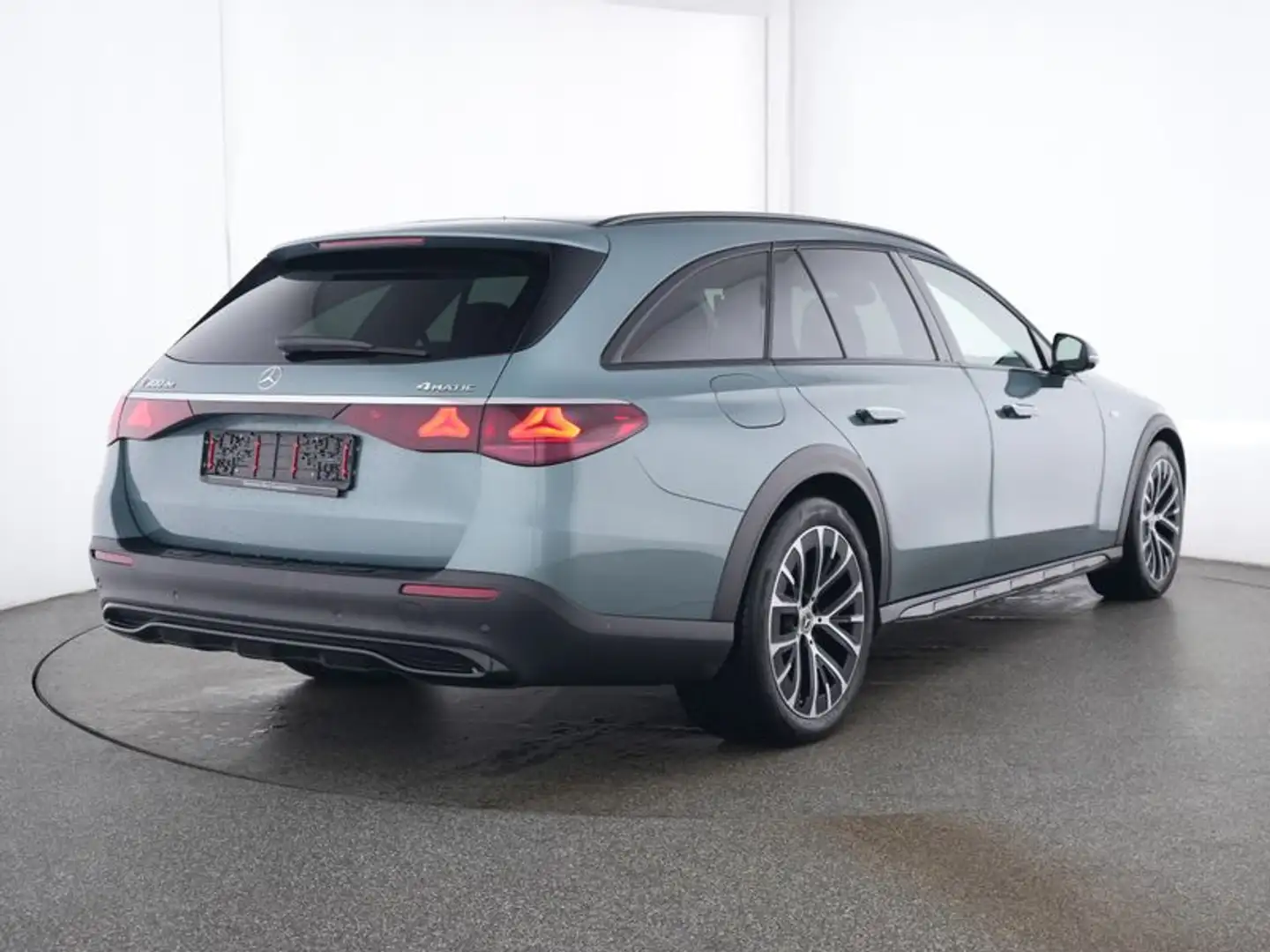 Mercedes-Benz E 300 de 4MATIC T All-Terrain PANO/AHK/DIGIT./360C/NIGHT Silber - 2