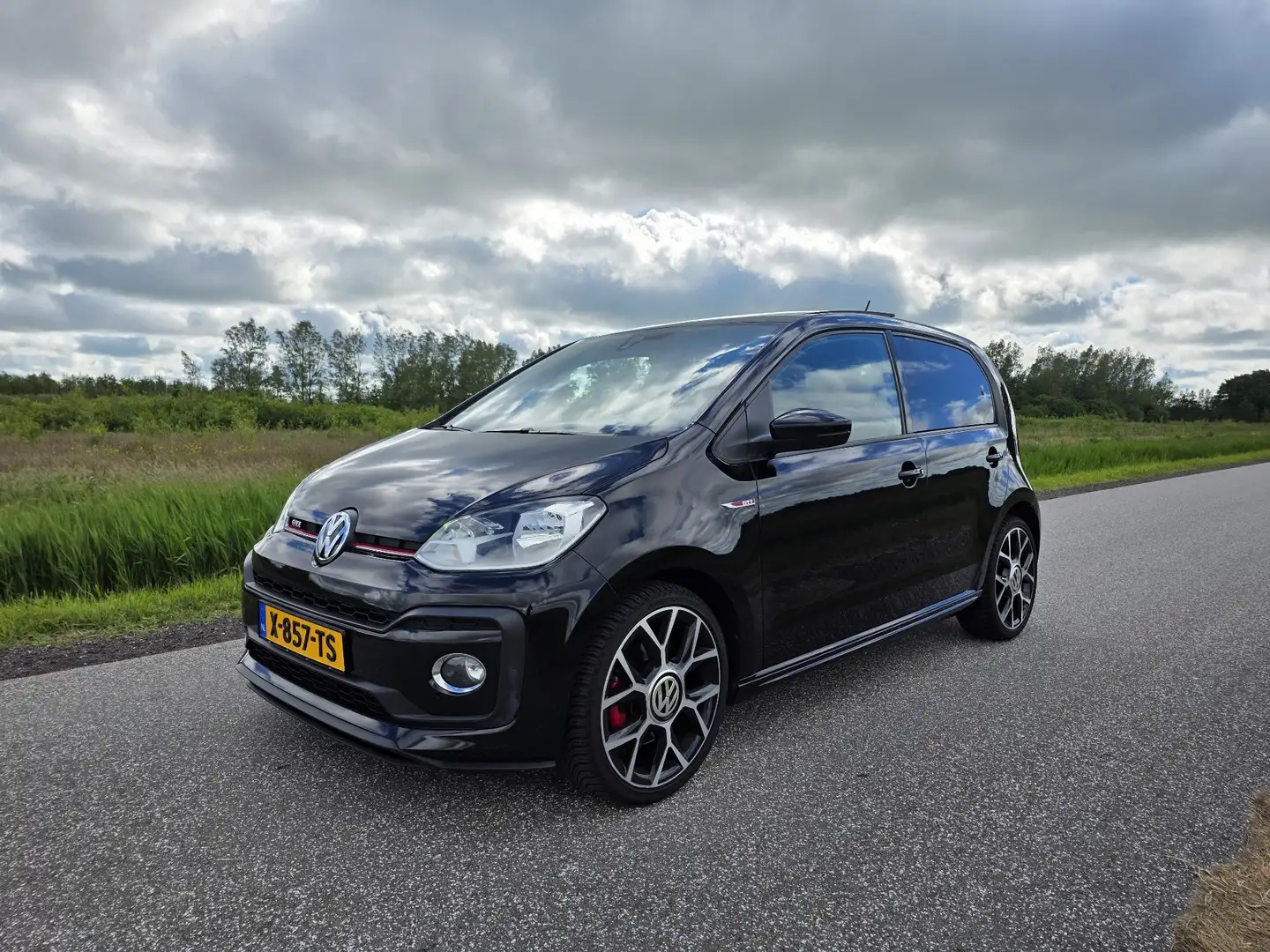 Volkswagen up! GTI 1.0 TSI – Panoramadak | Beats | Camera Noir - 2