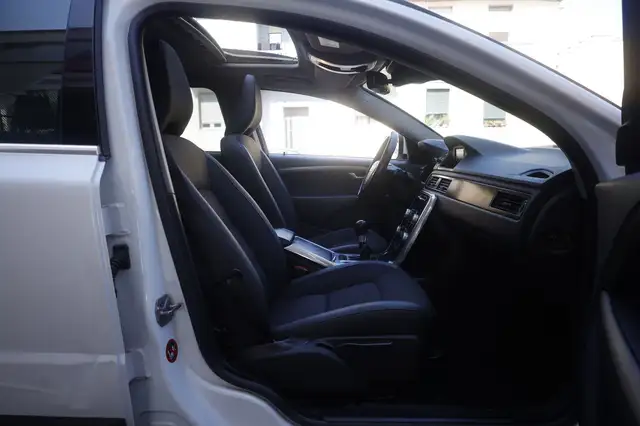 Volvo XC70 view 10