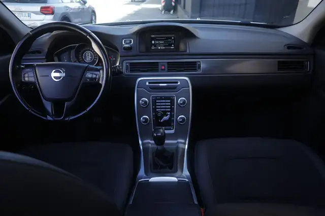 Volvo XC70 view 2