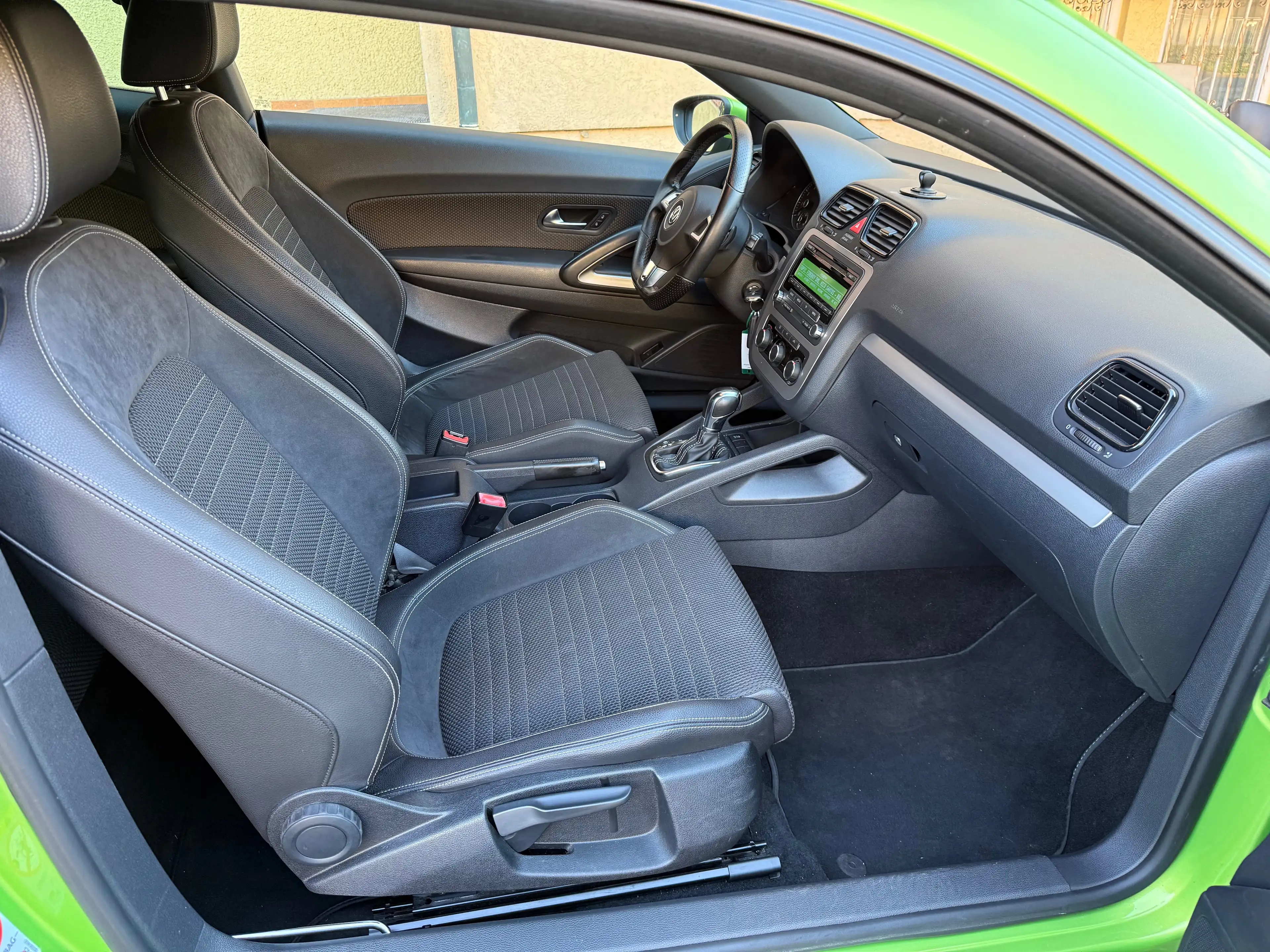 Volkswagen Scirocco 2.0 TSI 155 kW — photo 8