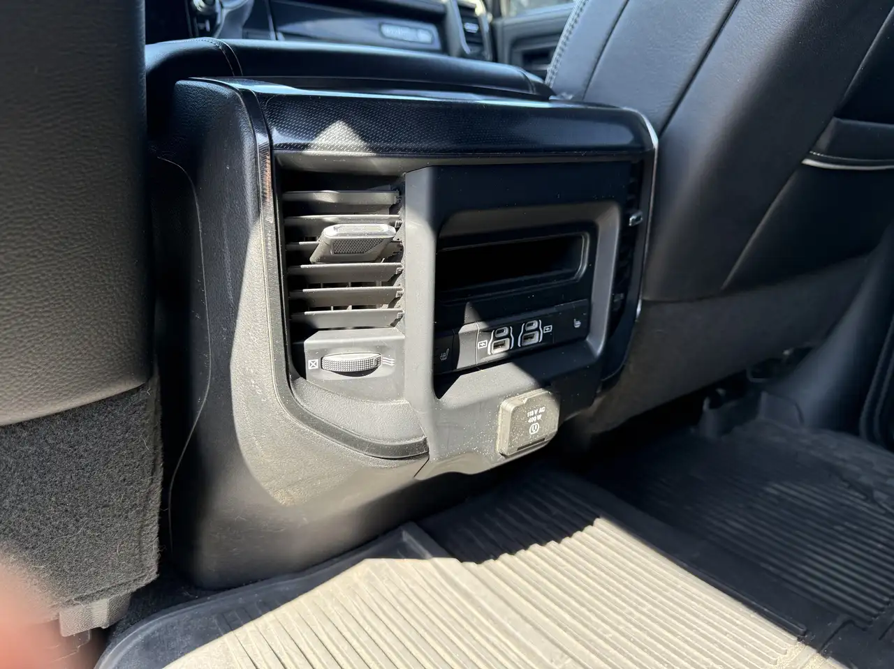 RAM 2500 снимка RAM 2500