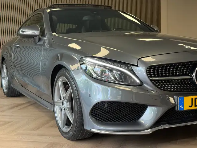 Mercedes-Benz C-Class view 4