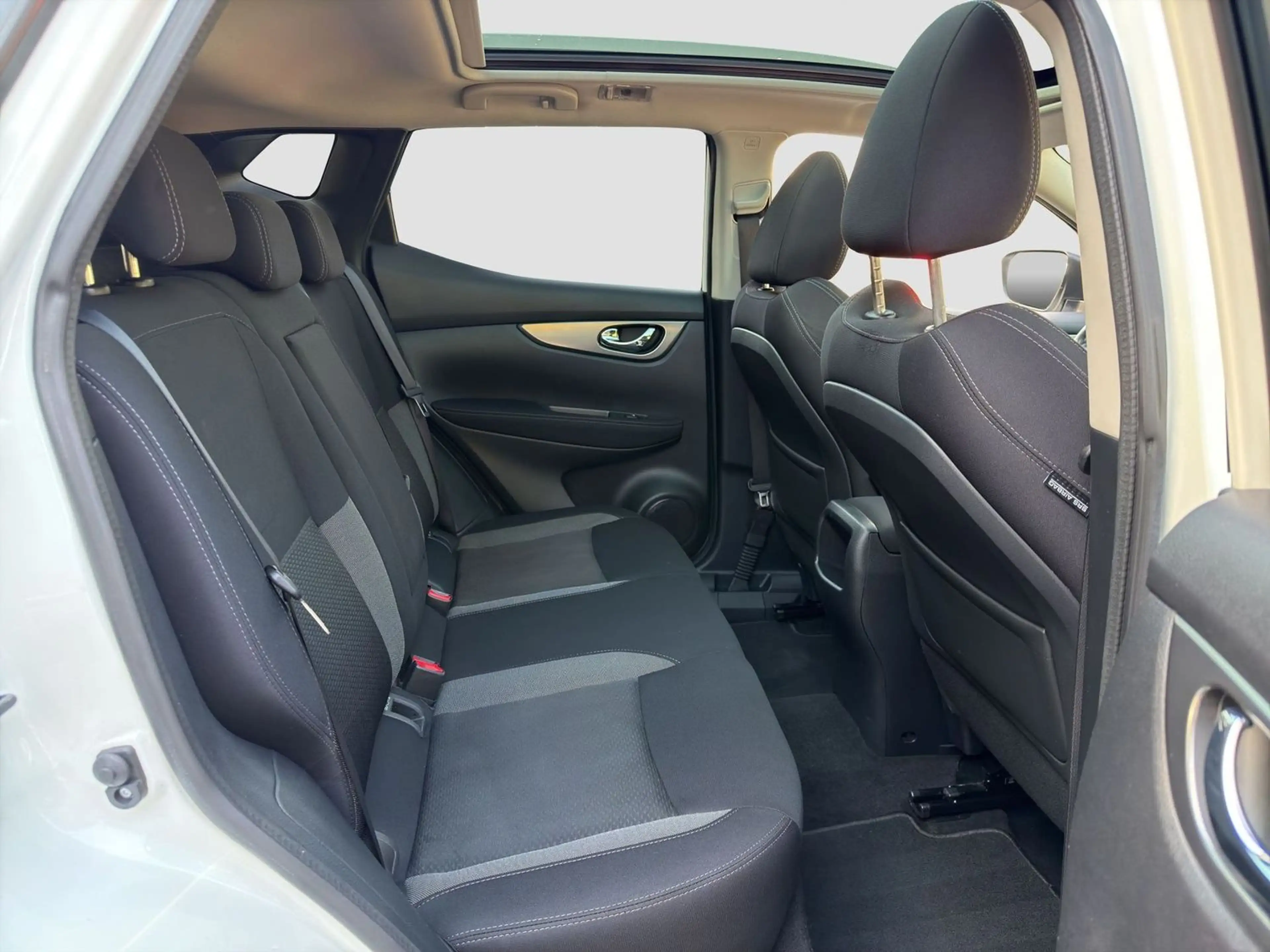 Nissan Qashqai N-Connecta Navi Panorama TP PDCv+h 360° — photo 15