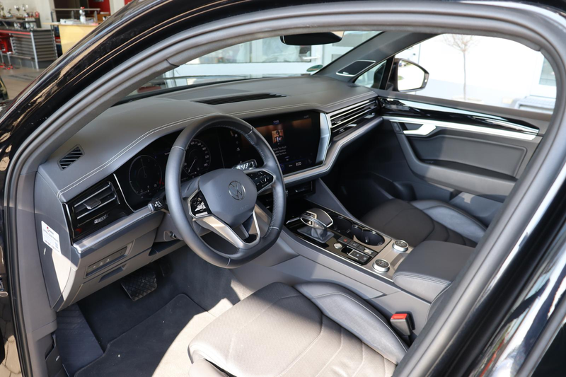 Volkswagen Touareg Elegance eHybrid Dynaudio/Luft/Massage — photo 12