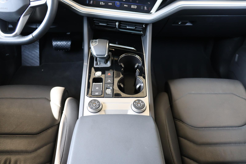 Volkswagen Touareg Elegance eHybrid Dynaudio/Luft/Massage — photo 15