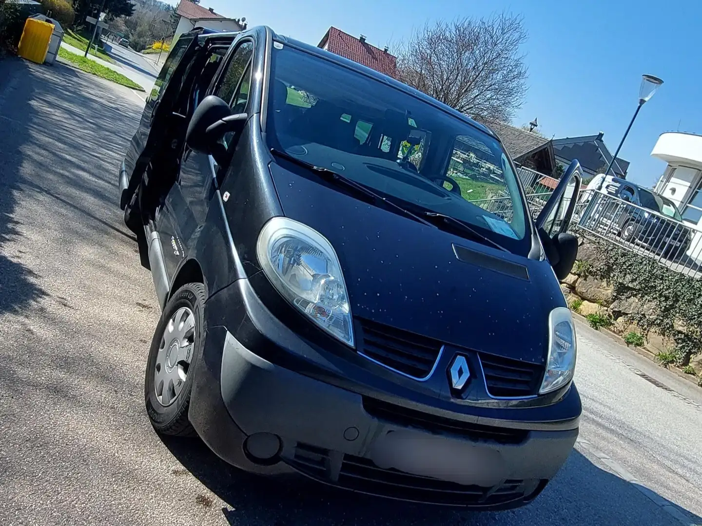 Renault Trafic Blau - 1