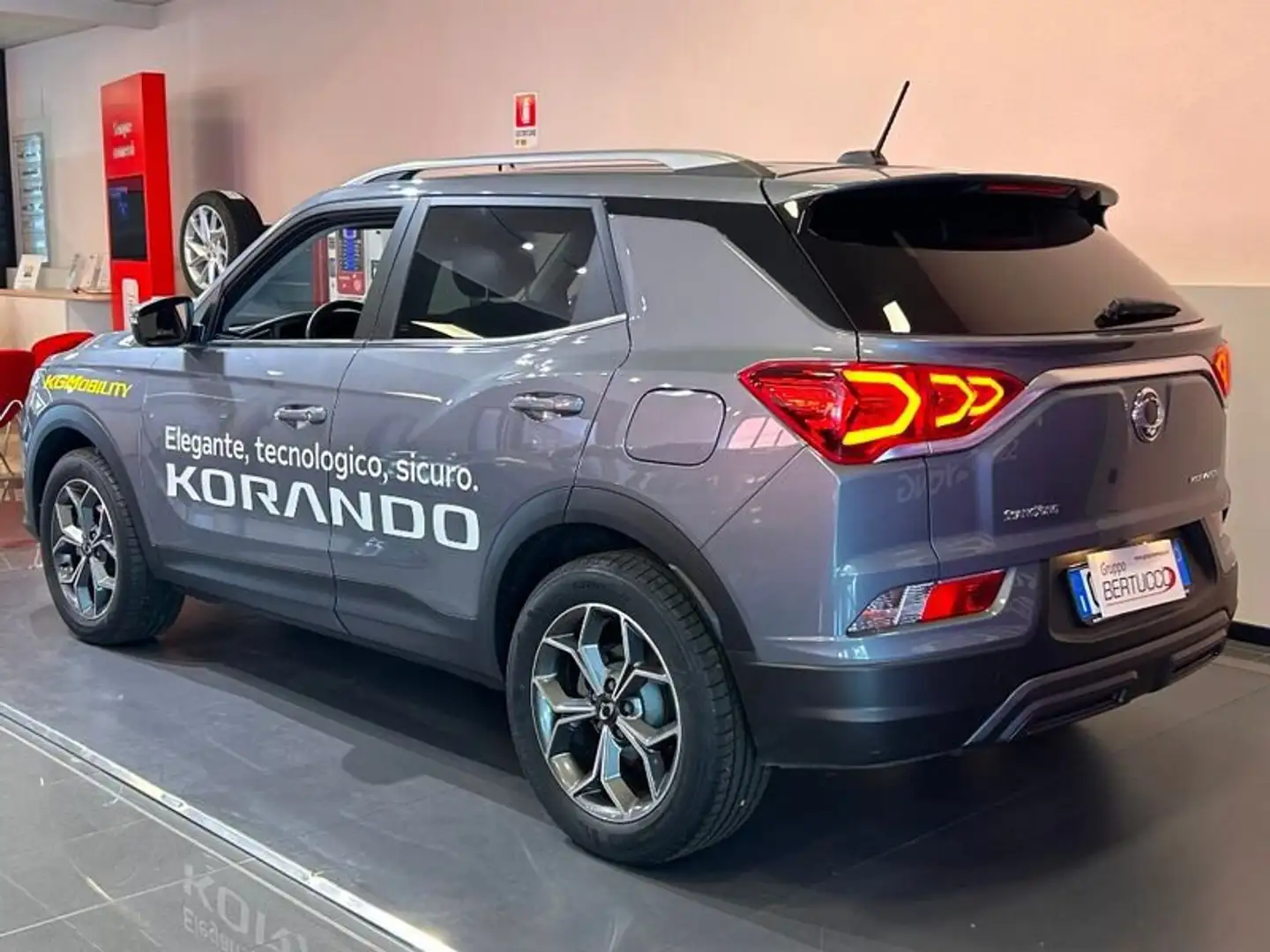 KGM Korando 1.5 GDI-Turbo 2WD aut. Dream Šedá - 2