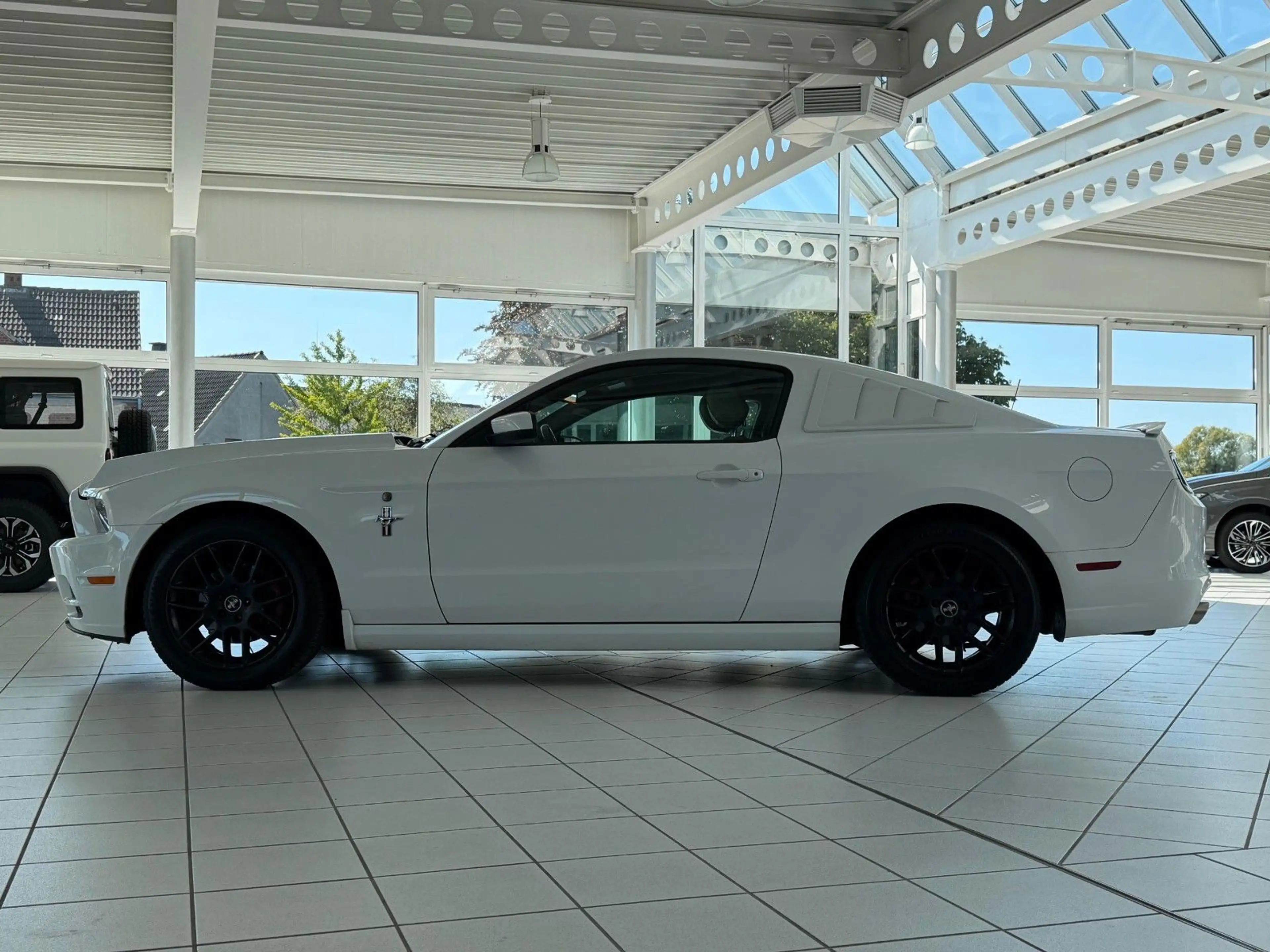 Ford Mustang 3.7l V6 LPG Leder Xenon Winterpaket — photo 2