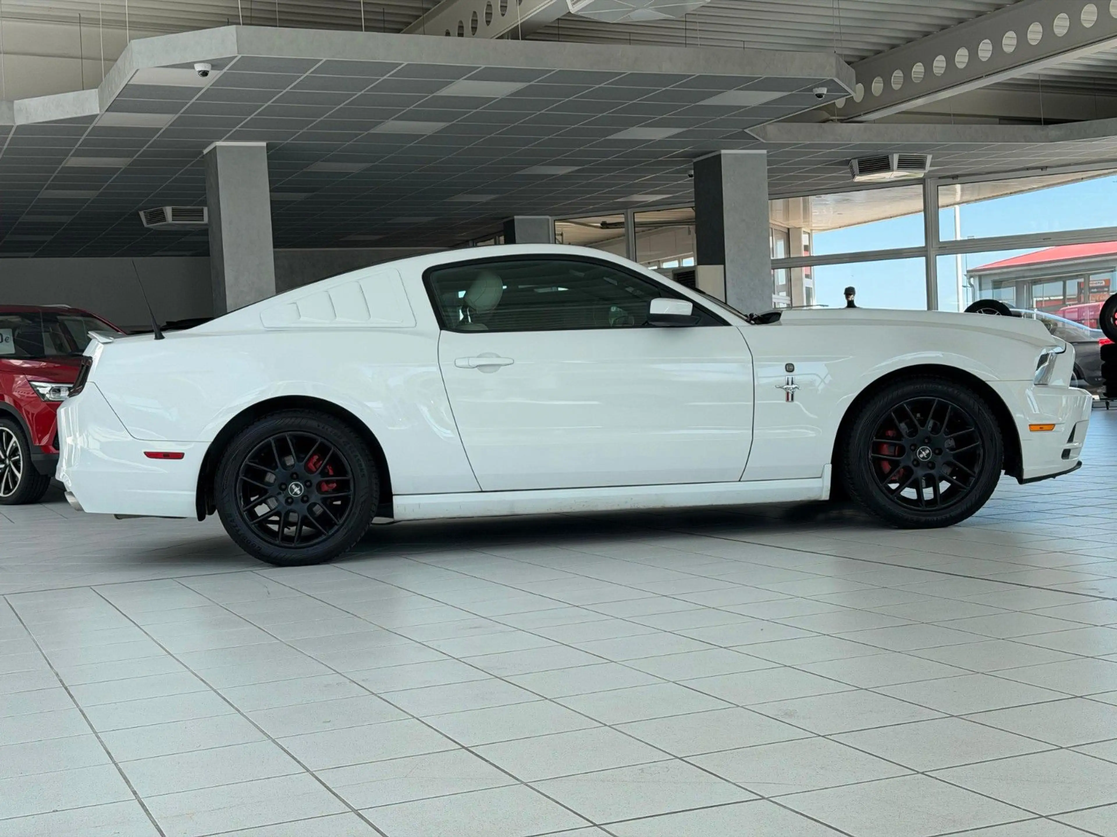 Ford Mustang 3.7l V6 LPG Leder Xenon Winterpaket — photo 6