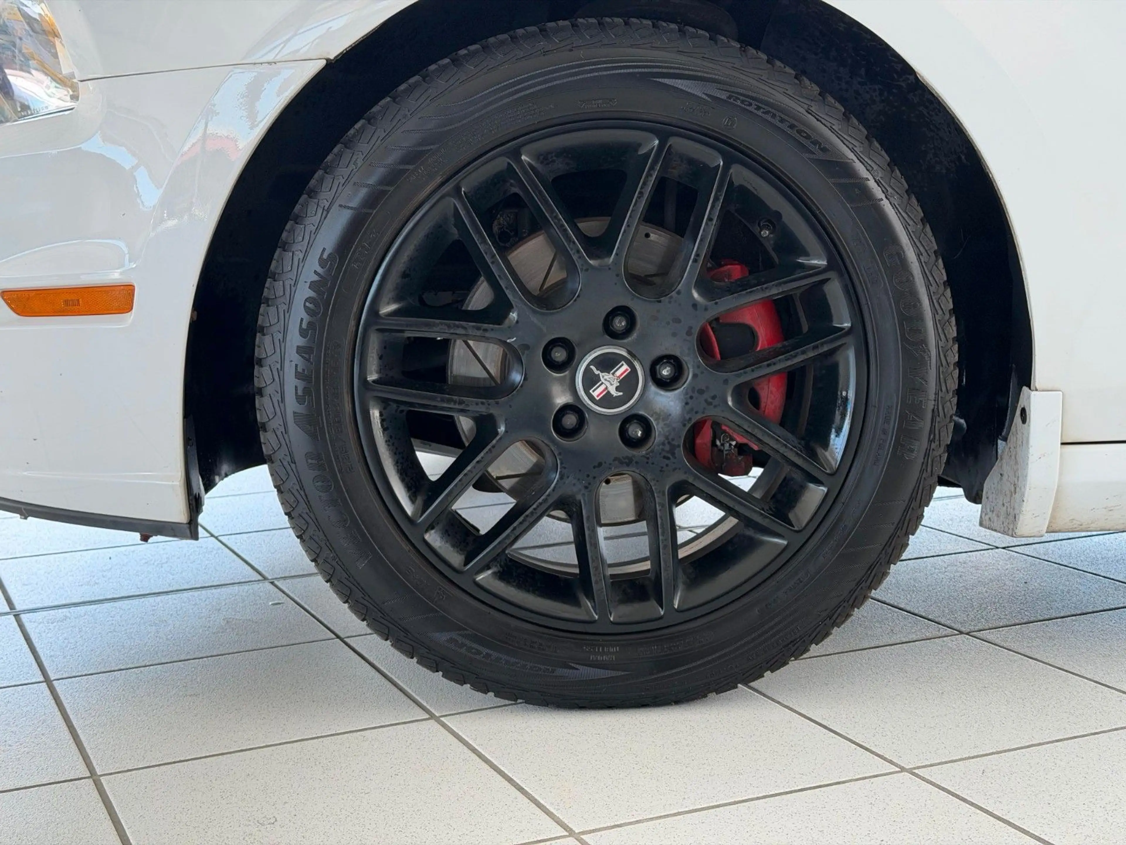 Ford Mustang 3.7l V6 LPG Leder Xenon Winterpaket — photo 10
