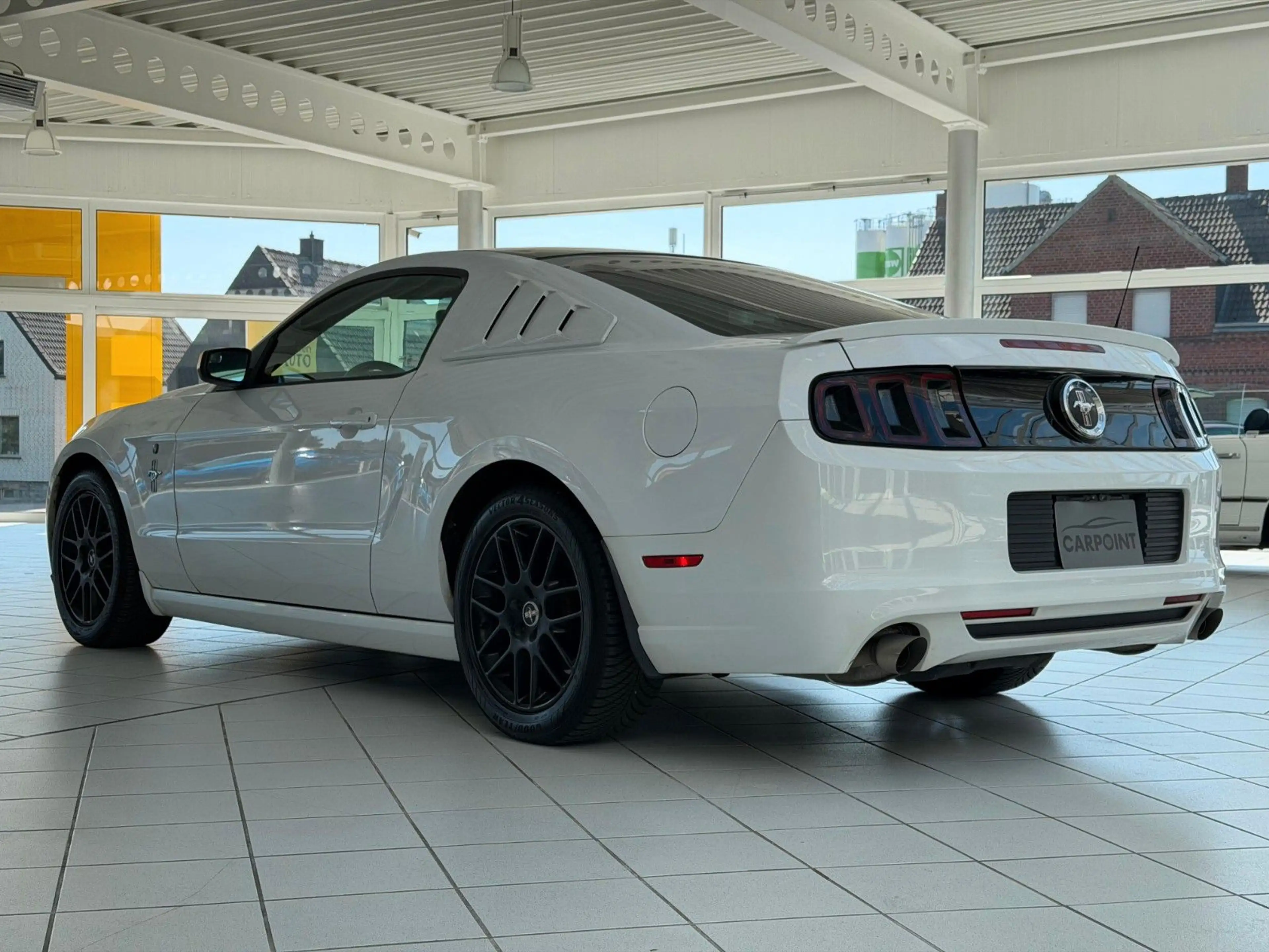 Ford Mustang 3.7l V6 LPG Leder Xenon Winterpaket — photo 3