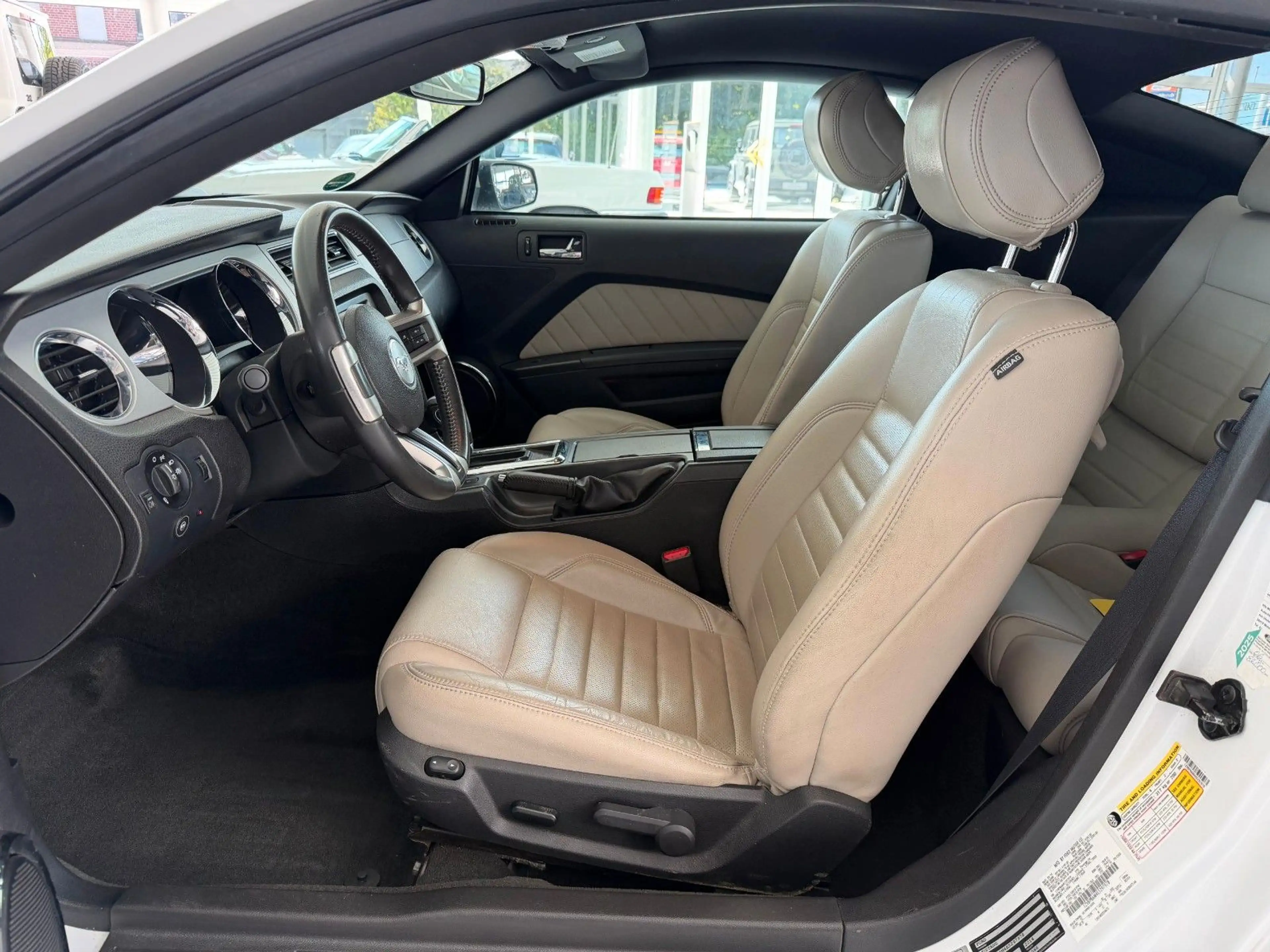 Ford Mustang 3.7l V6 LPG Leder Xenon Winterpaket — photo 13