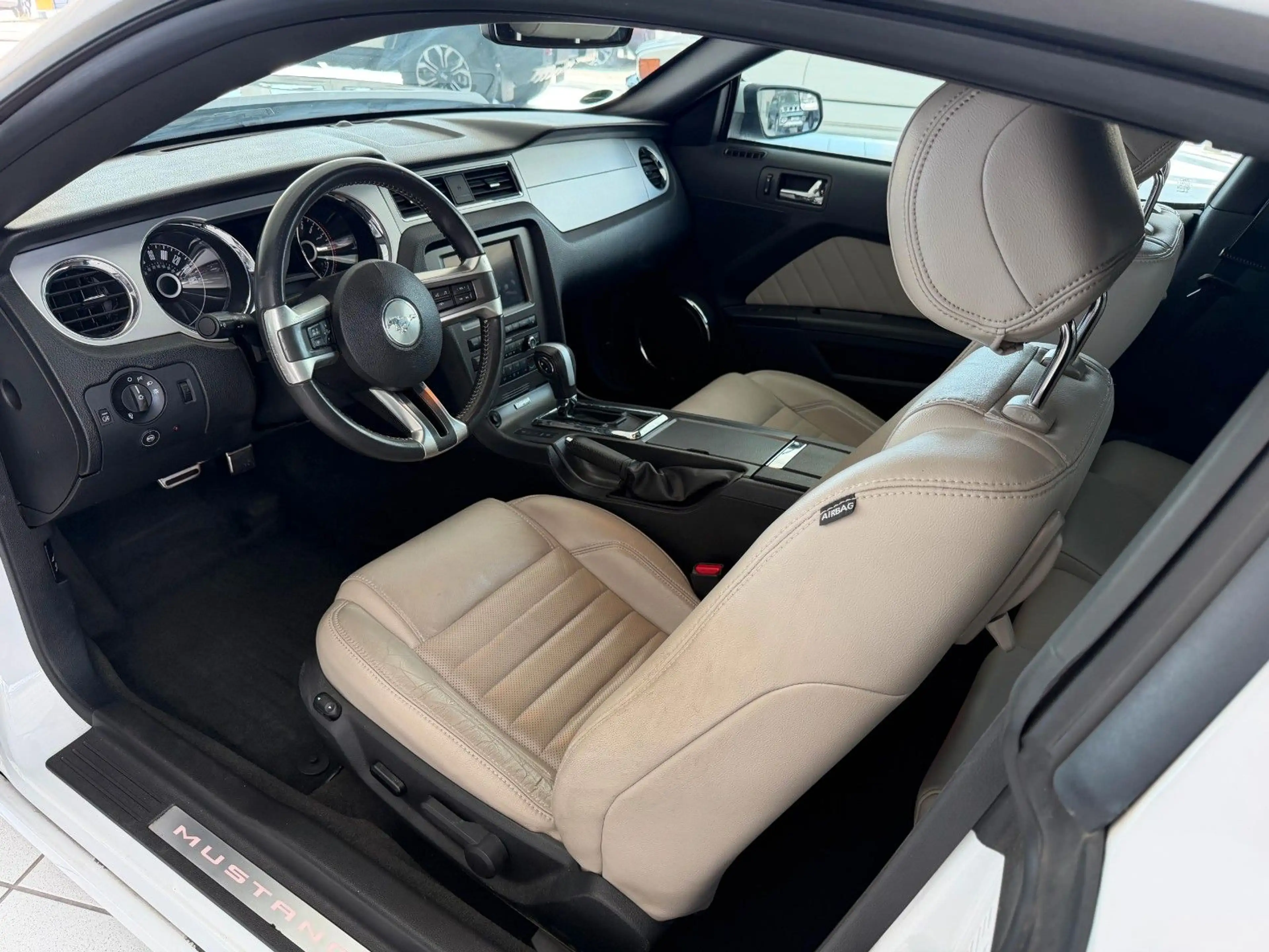 Ford Mustang 3.7l V6 LPG Leder Xenon Winterpaket — photo 11