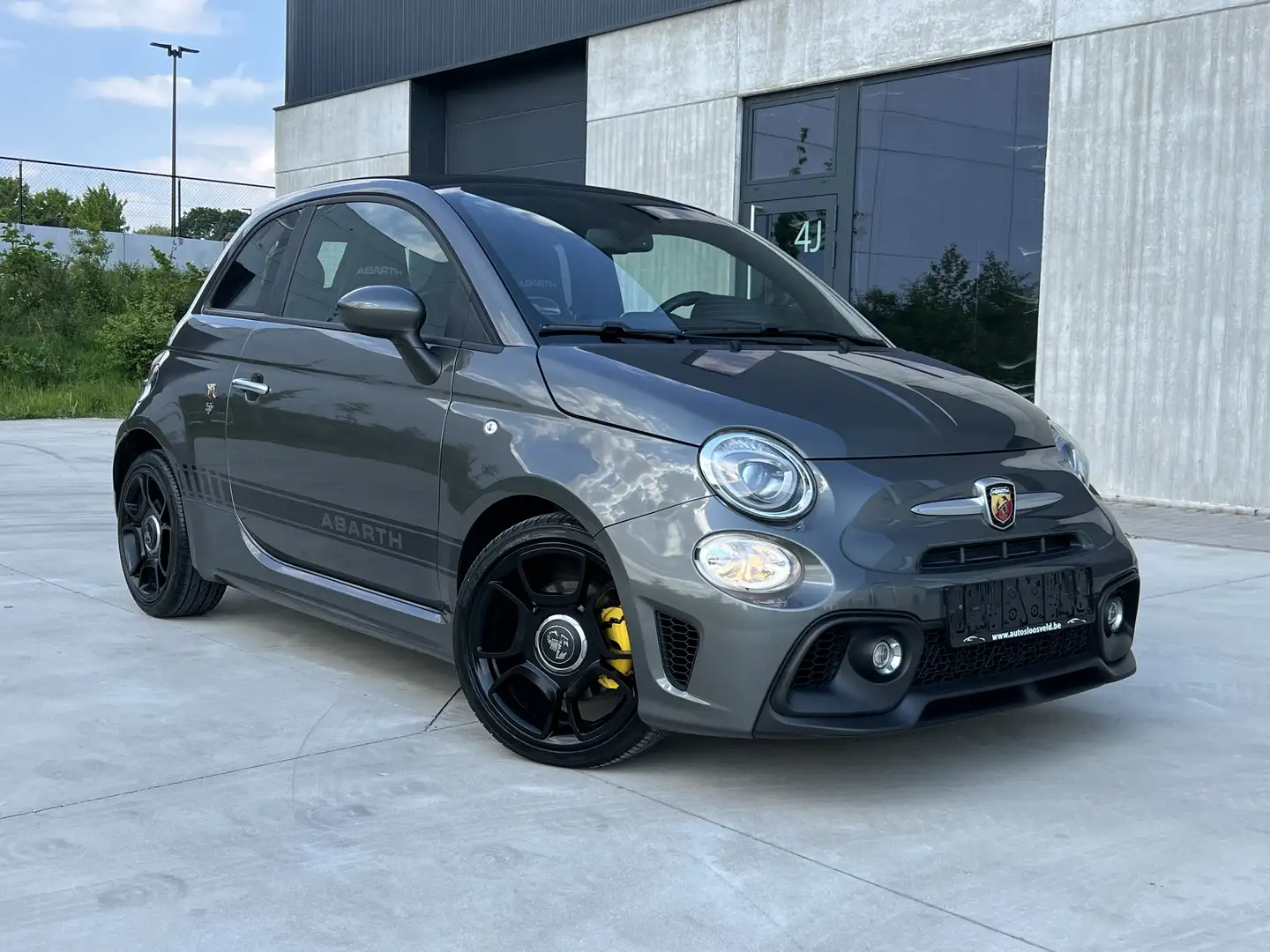 Abarth 595C 1.4 T-Jet CABRIO 145pk/ NAVI/ LEDER/ CARPLAY/ PDC Gris - 1