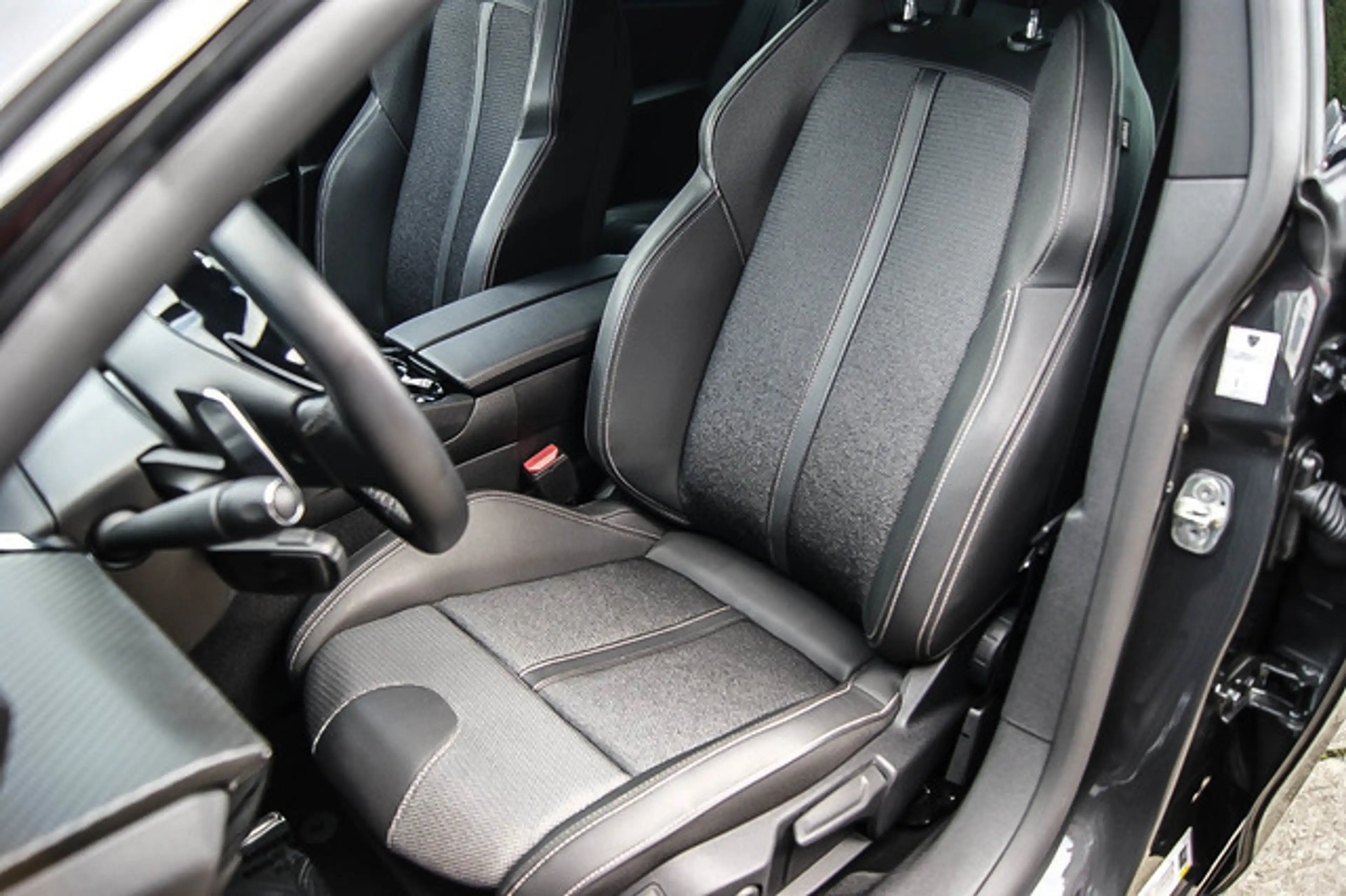Peugeot 508 SW Hybrid 225 Allure ANHÄNGERKUPPLNG LED ACC — photo 13