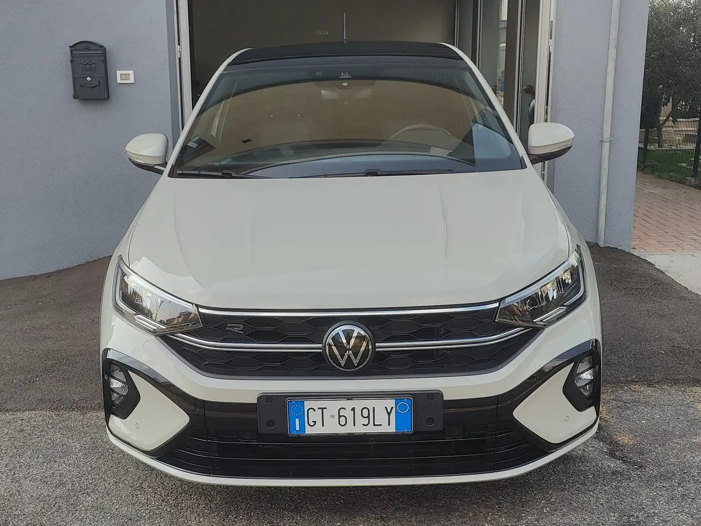 Volkswagen Taigo Taigo 1.0 tsi R-Line 110cv dsg Beige - 1