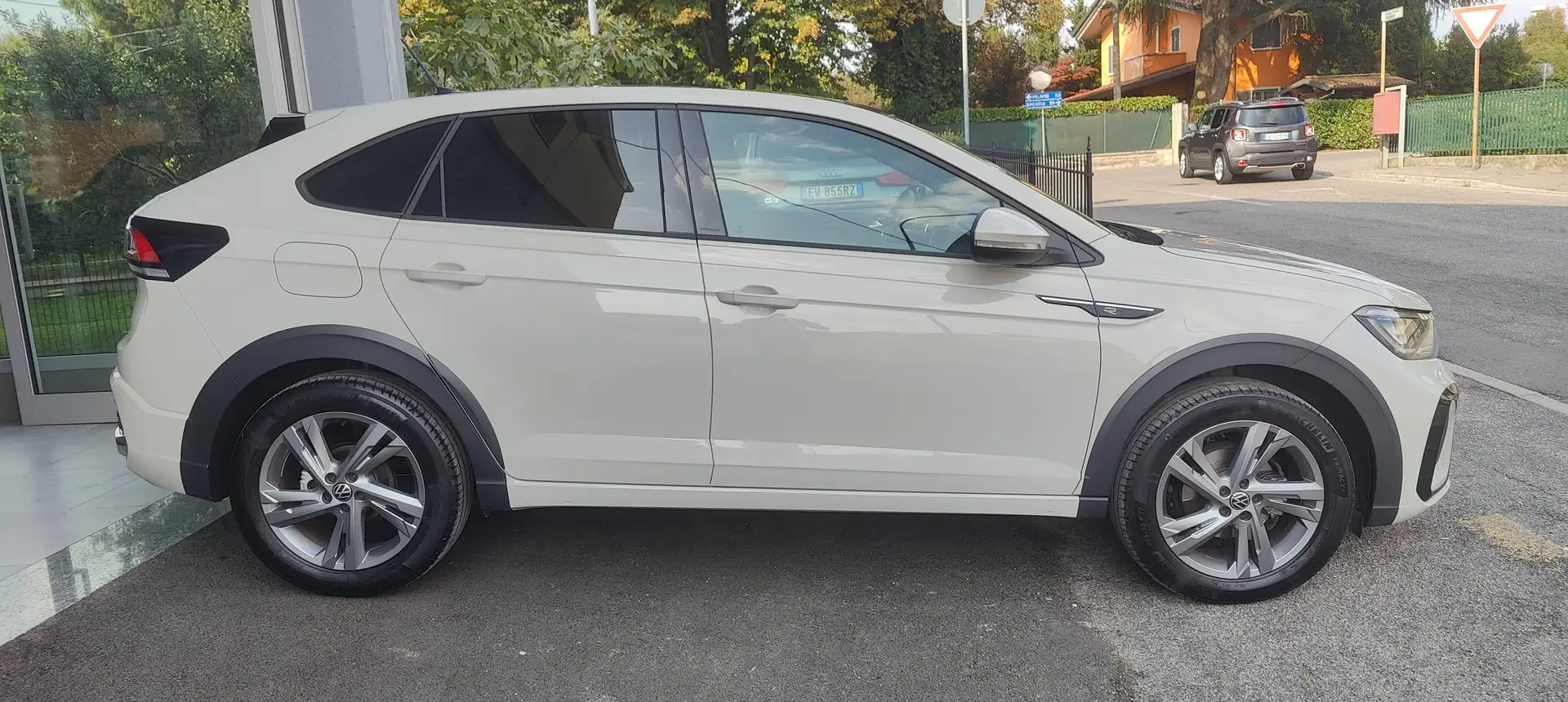 Volkswagen Taigo Taigo 1.0 tsi R-Line 110cv dsg Beige - 2