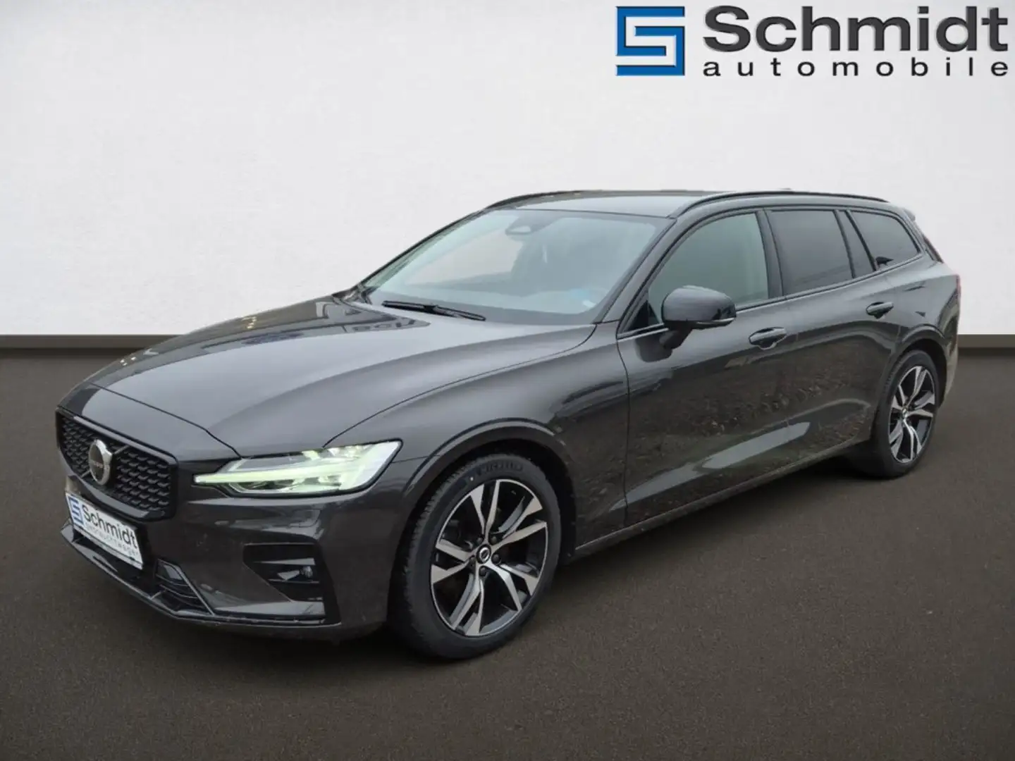 Volvo V60 Plus, B4 Mild Hybrid, Benzin, Dark Grau - 2