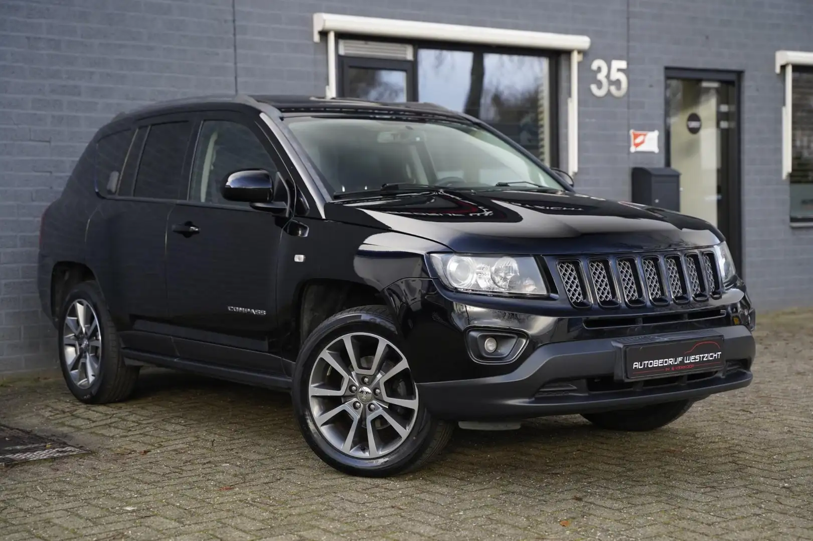Jeep Compass 2.4 Limited 4WD, 170PK, Leer, Trekhaak, Pano Schwarz - 2