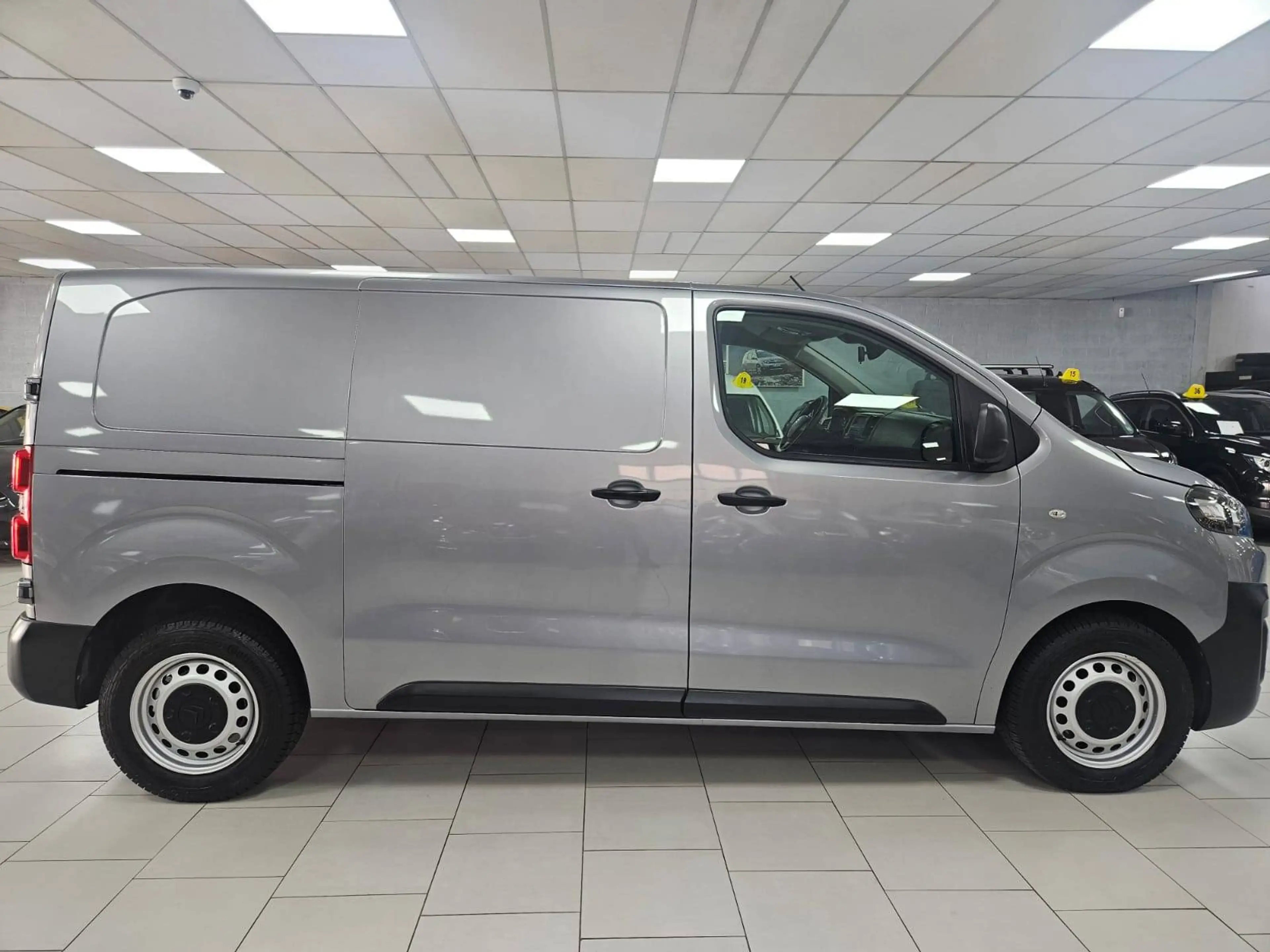 Citroen Jumpy 2.0 BlueHDI L2 Long Chassis 3Places Bluetooth Cruise Sensors Climatisation Accoudoir — photo 5