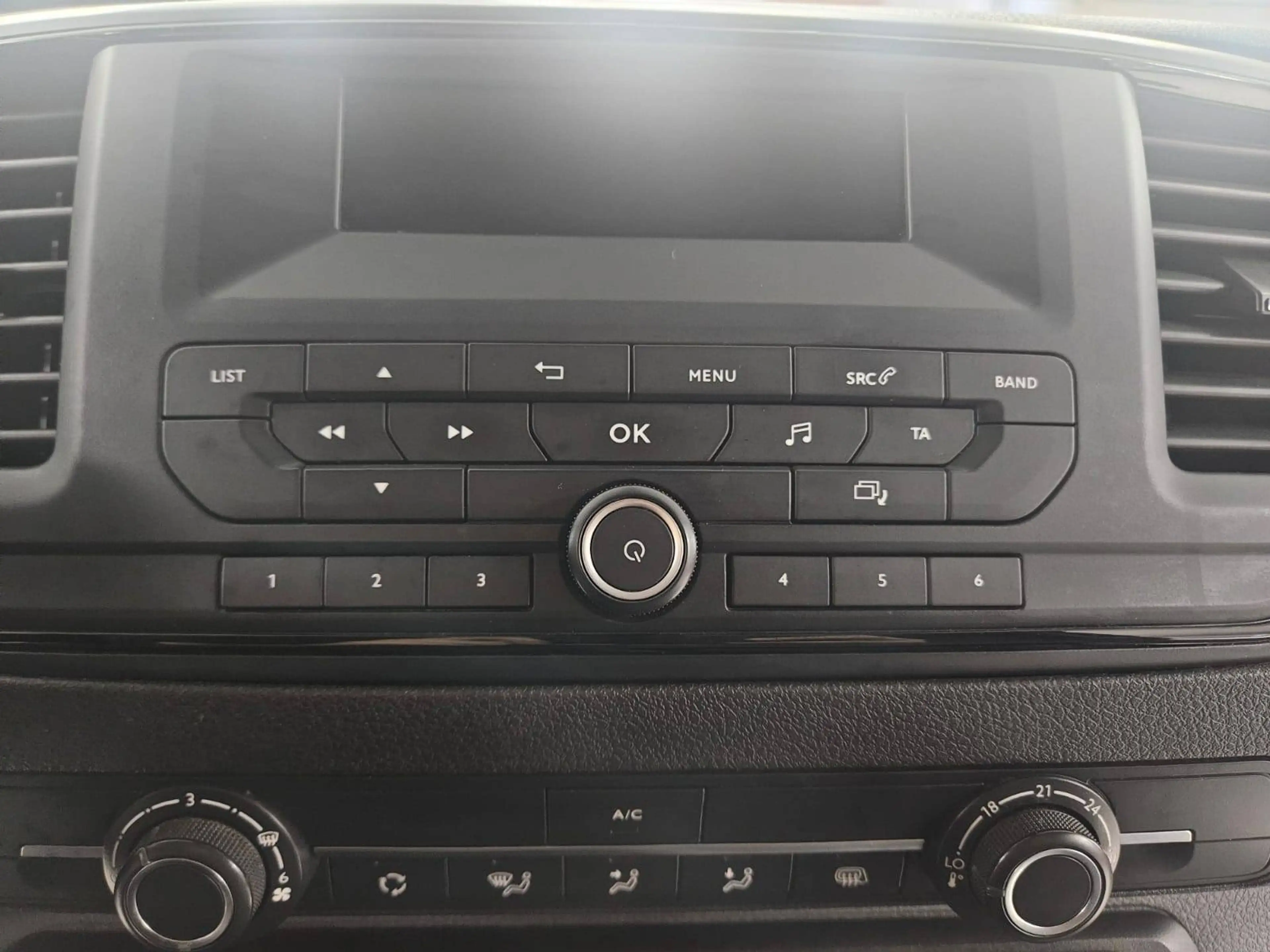 Citroen Jumpy 2.0 BlueHDI L2 Long Chassis 3Places Bluetooth Cruise Sensors Climatisation Accoudoir — photo 15