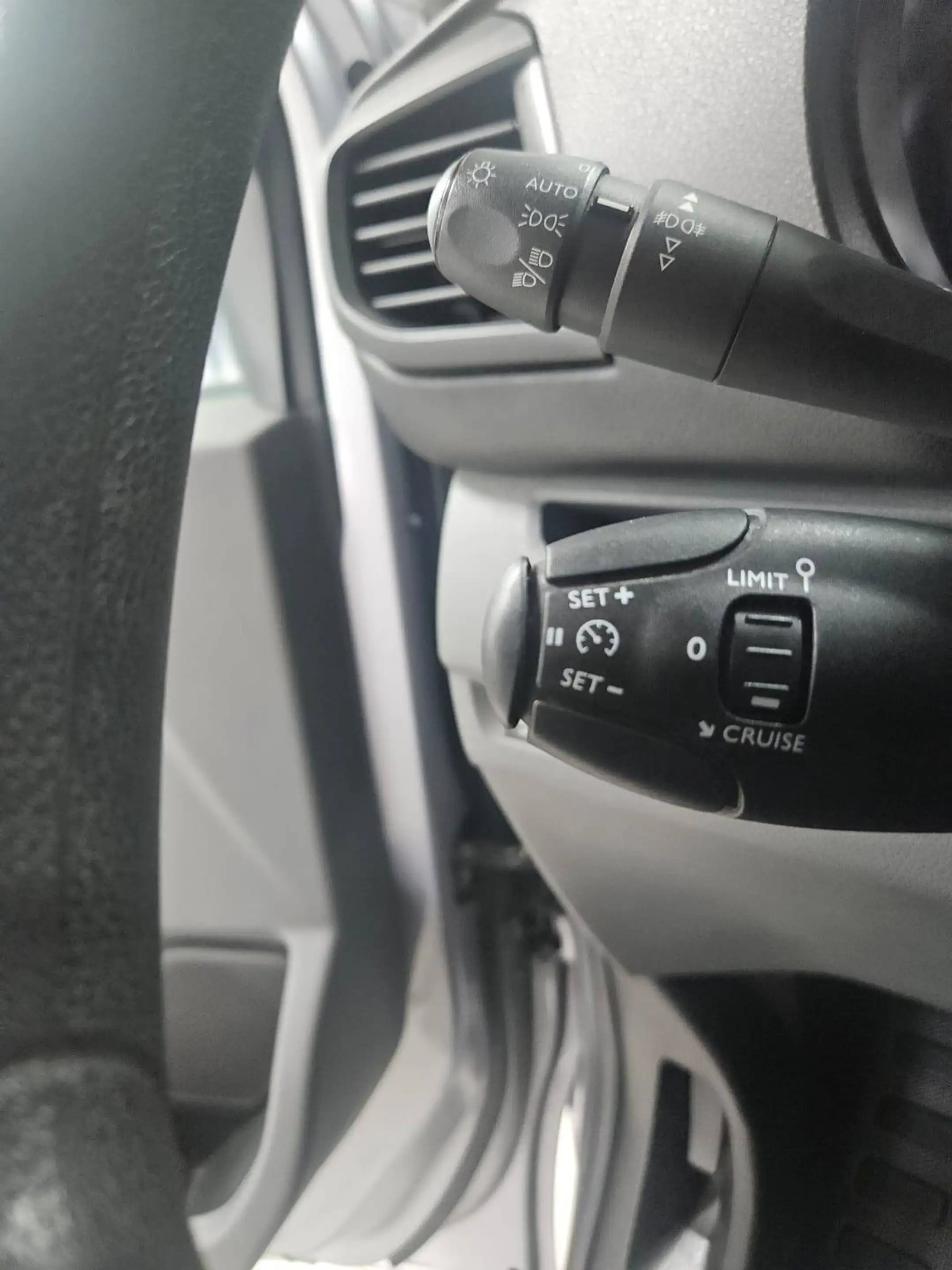 Citroen Jumpy 2.0 BlueHDI L2 Long Chassis 3Places Bluetooth Cruise Sensors Climatisation Accoudoir — photo 13