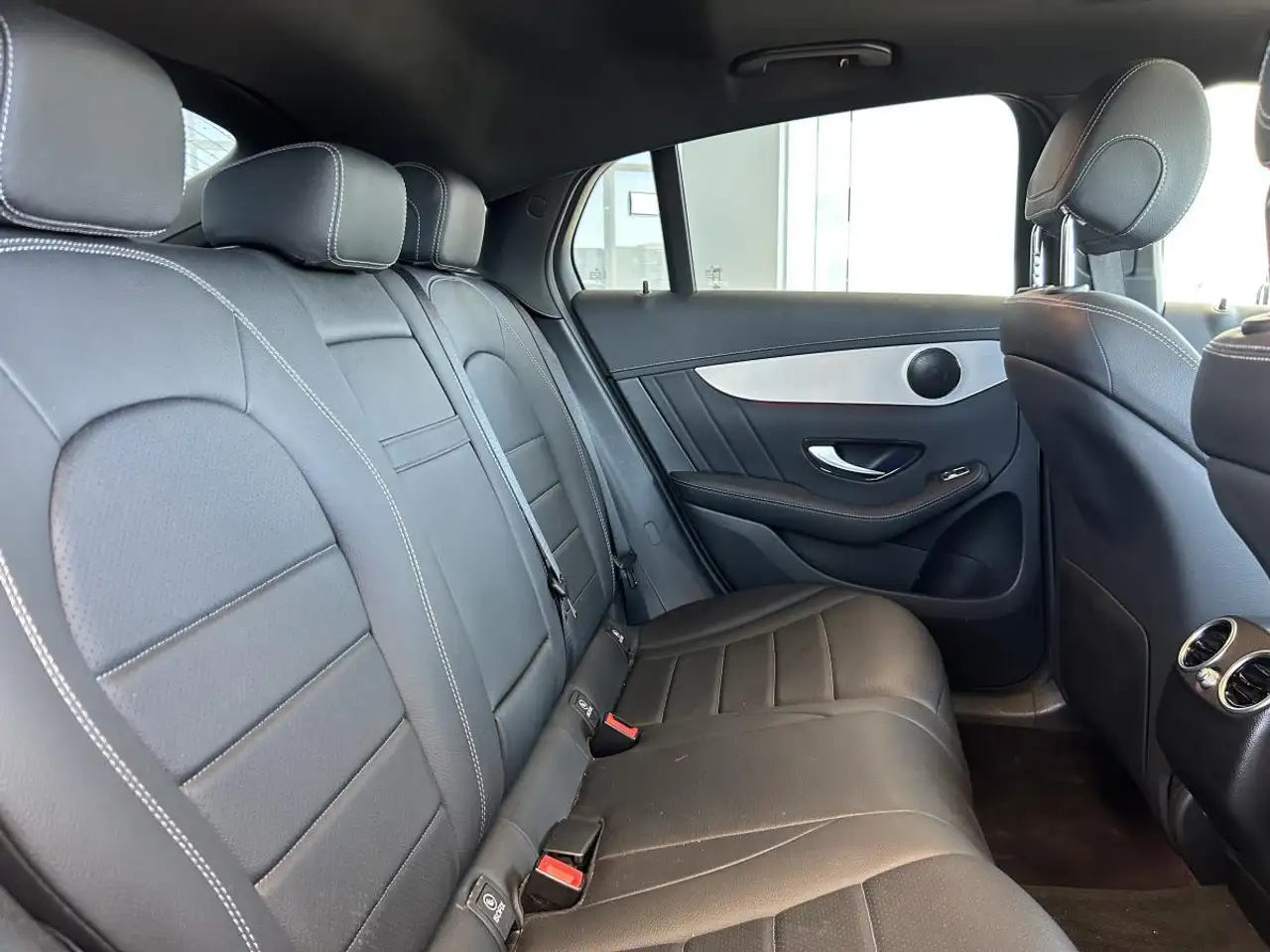 Mercedes-Benz GLC снимка Mercedes-Benz GLC
