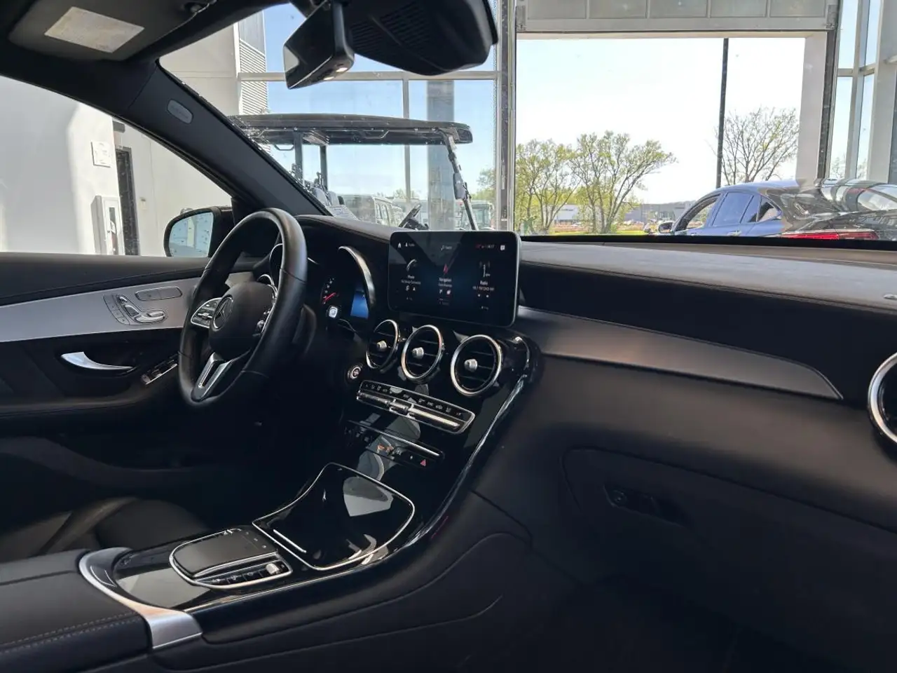 Mercedes-Benz GLC снимка Mercedes-Benz GLC