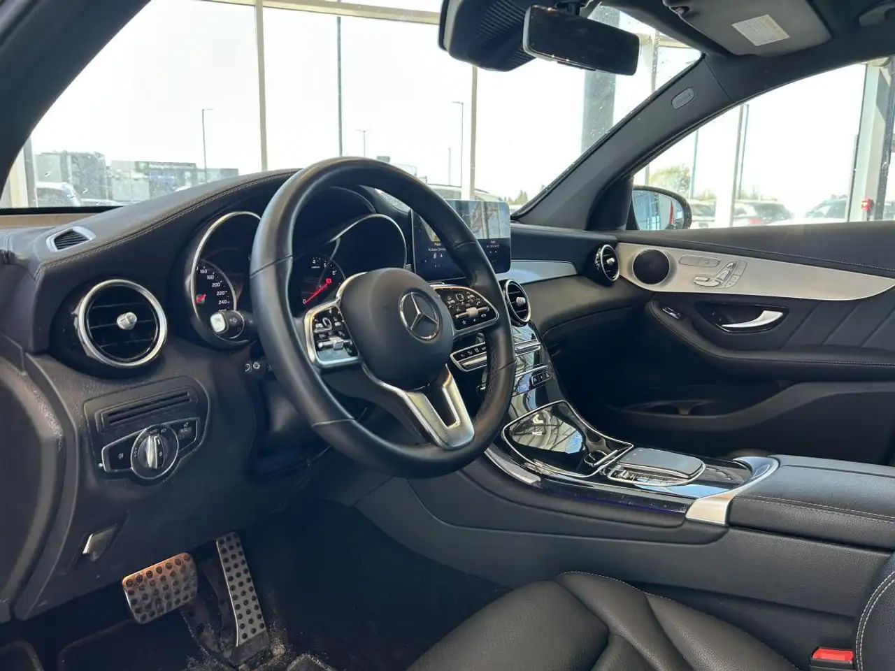 Mercedes-Benz GLC снимка Mercedes-Benz GLC
