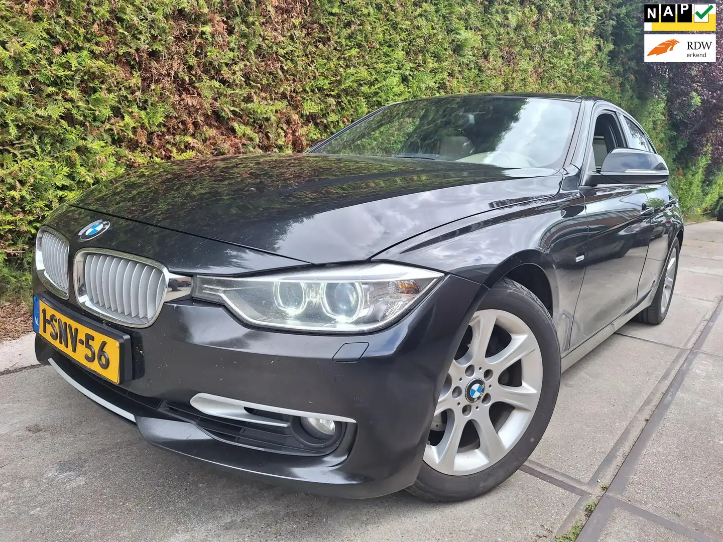 BMW 330 3-serie 330d High Executive Zwart - 1