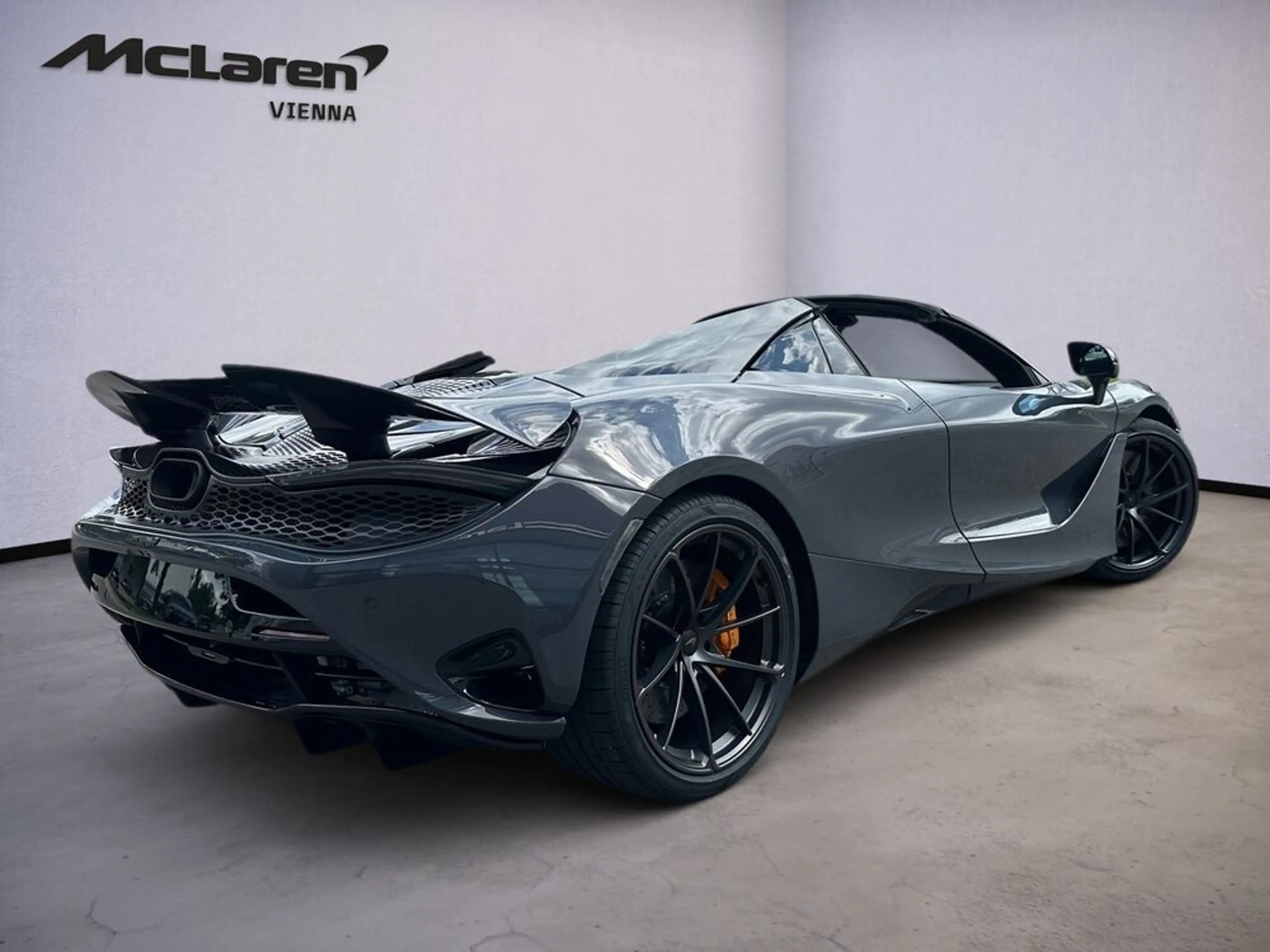 McLaren 750S 750S Spider / MSO Lava Grey / B&W / 360 / Lift — photo 3