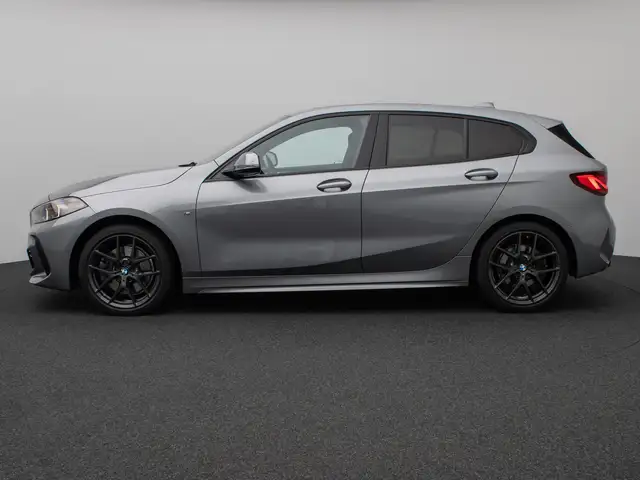 BMW 1 Series view 11