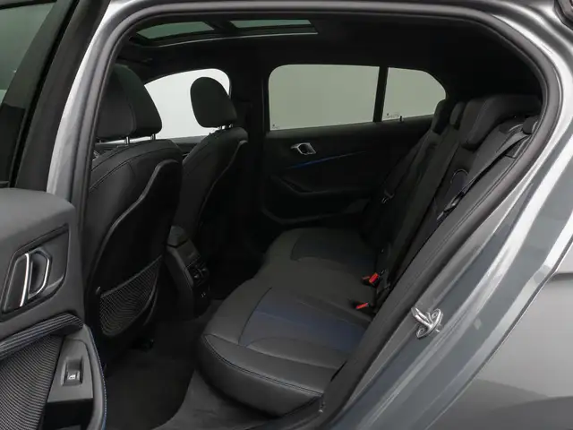 BMW 1 Series view 25