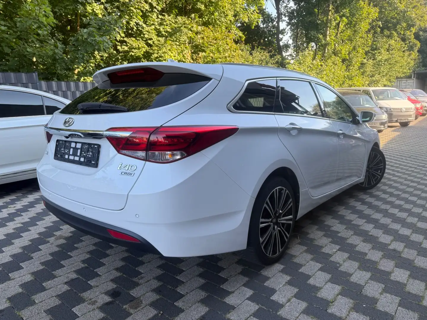 Hyundai i40 cw blue Premium Navi Leder Panorama Weiß - 2