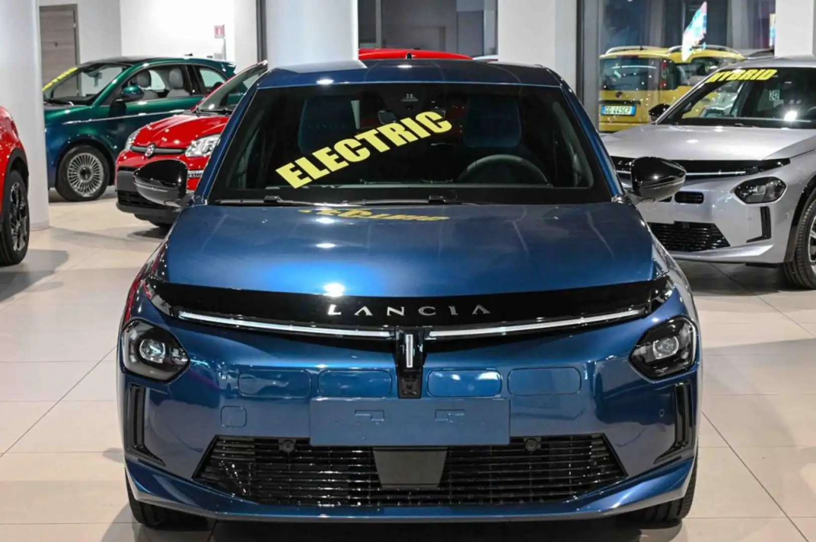 Lancia Ypsilon Edizione Limitata Cassina 100% BEV-156cv Blu/Azzurro - 2