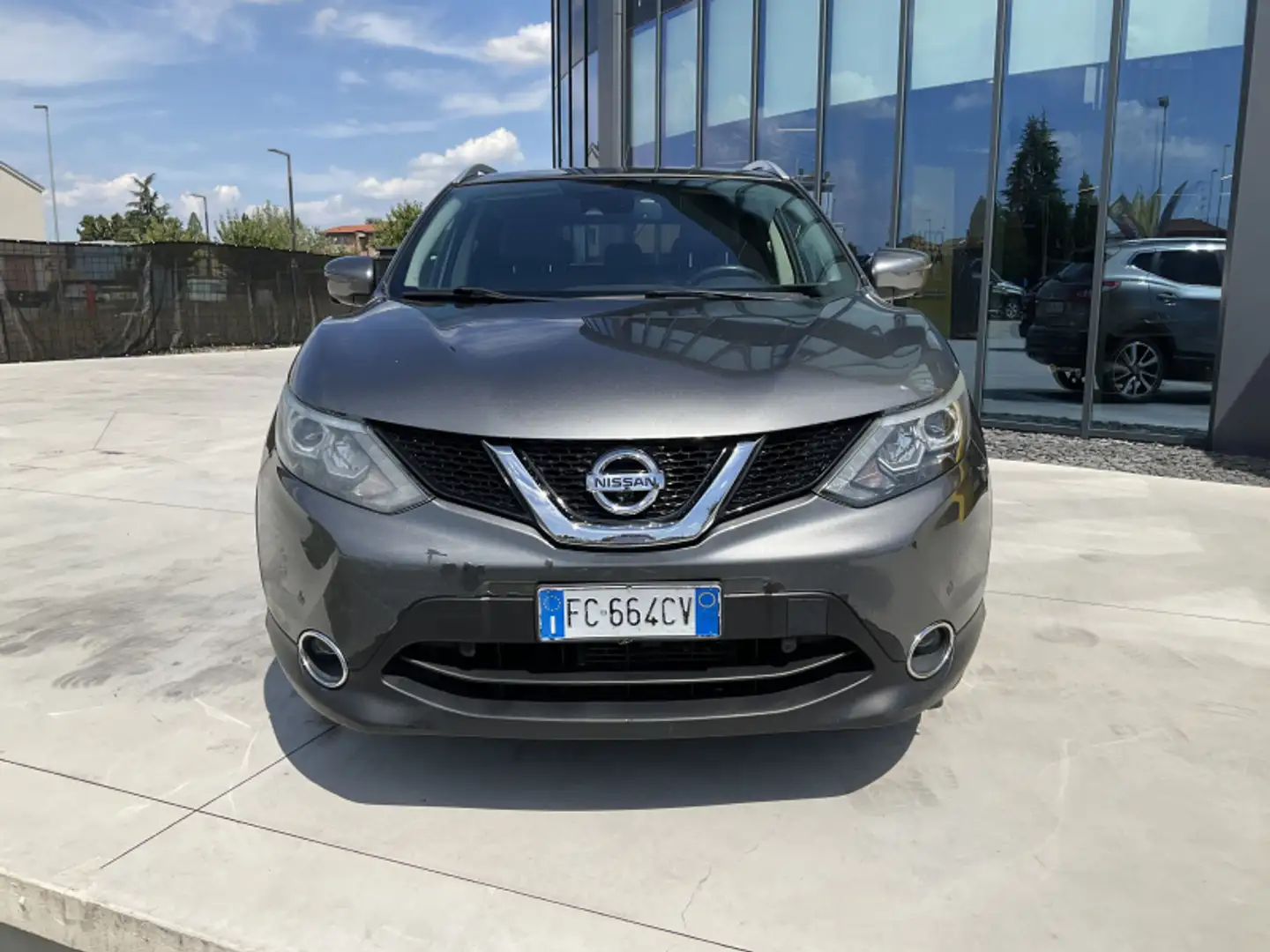 Nissan Qashqai 1.6 dCi 2WD Tekna Grigio - 2