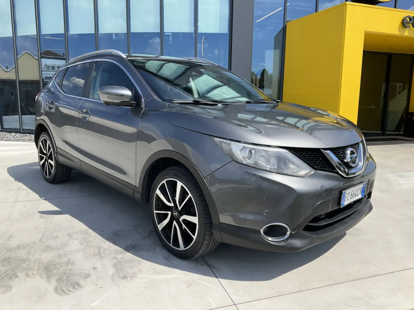 Nissan Qashqai 1.6 dCi 2WD Tekna Grigio - 1