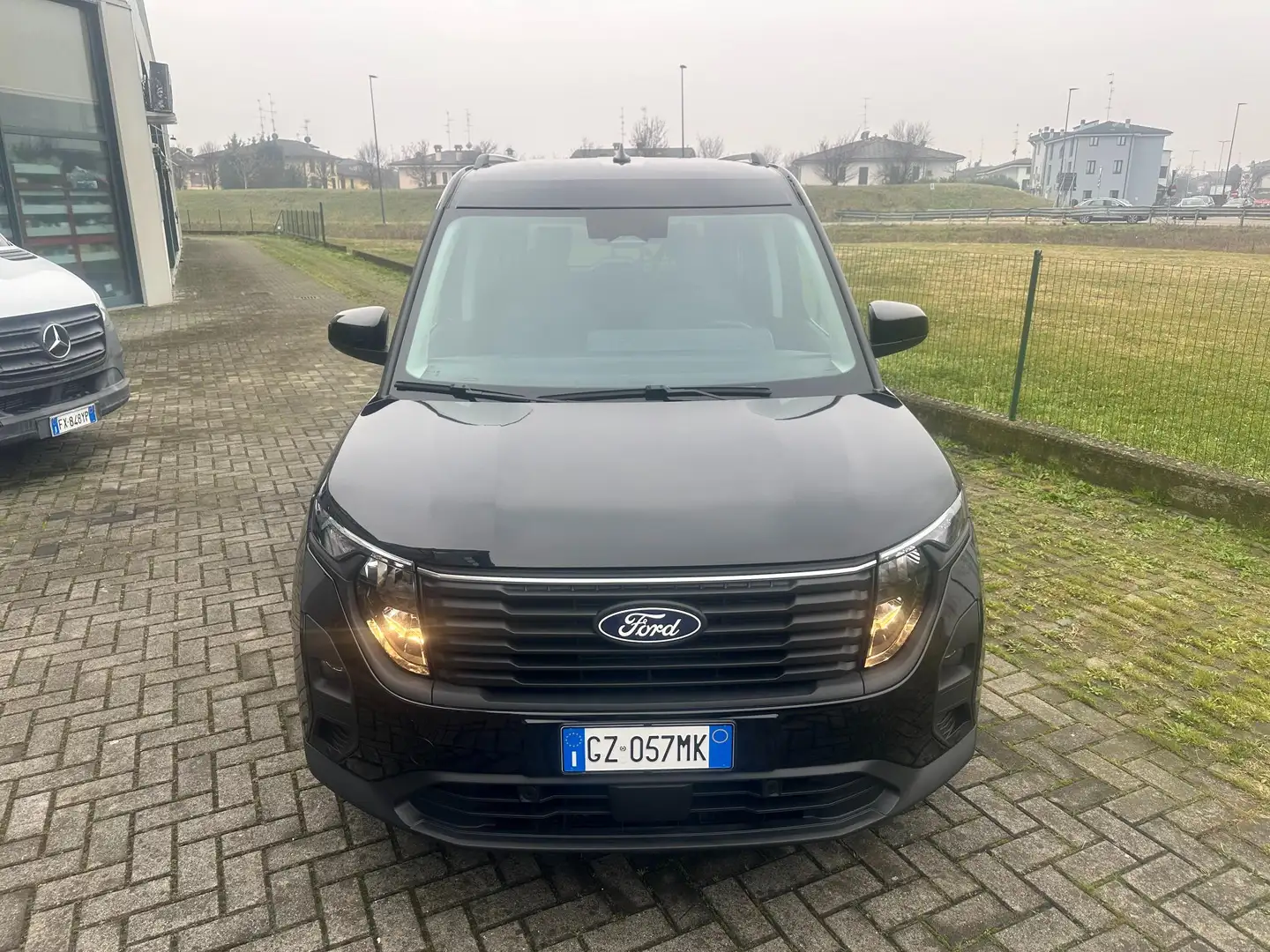 Ford Tourneo Courier II 1.0 ecoboost 125cv Active Nero - 2