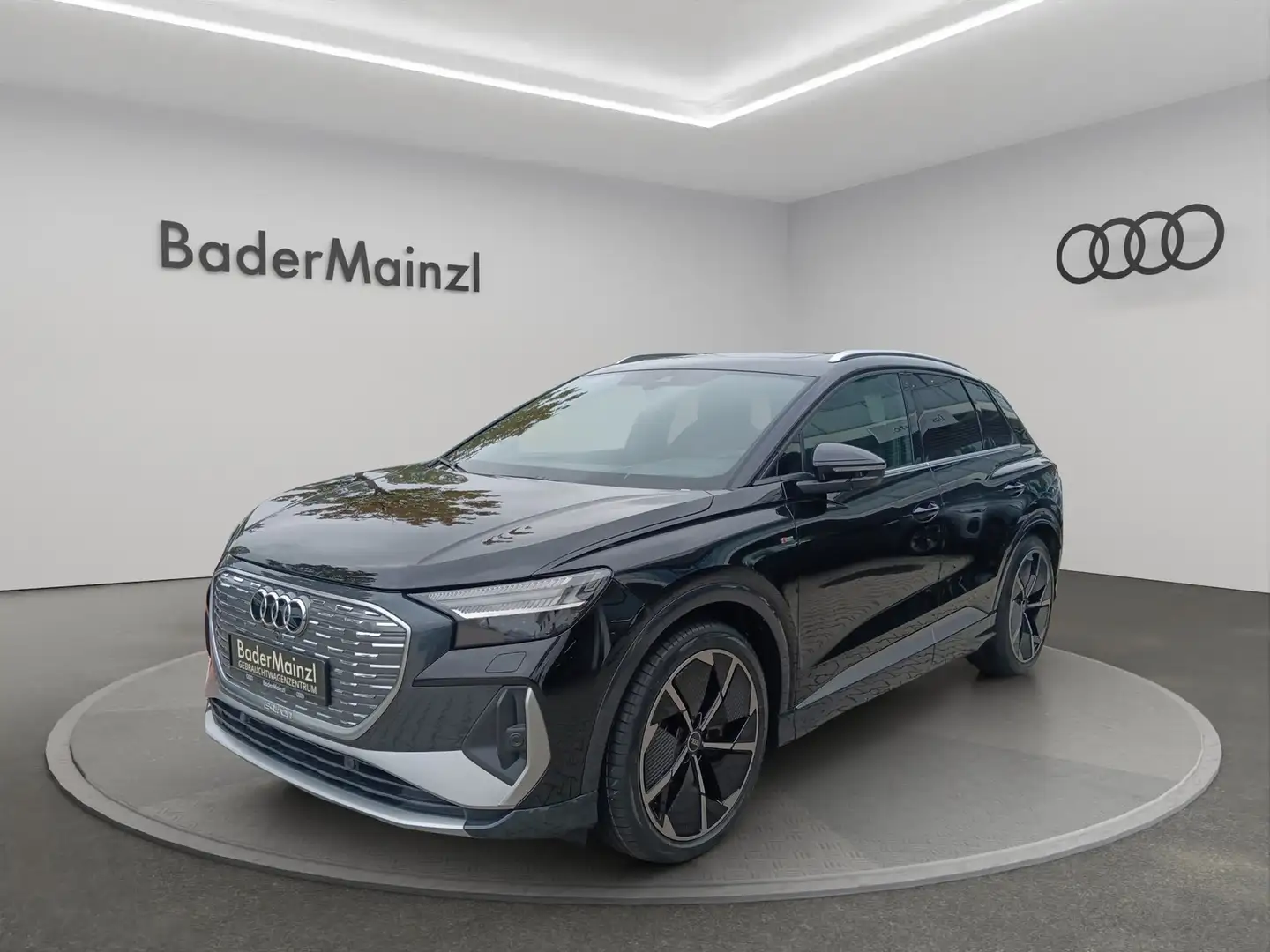 Audi Q4 e-tron quattro S Line Matrix Navi Pano Schwarz - 1