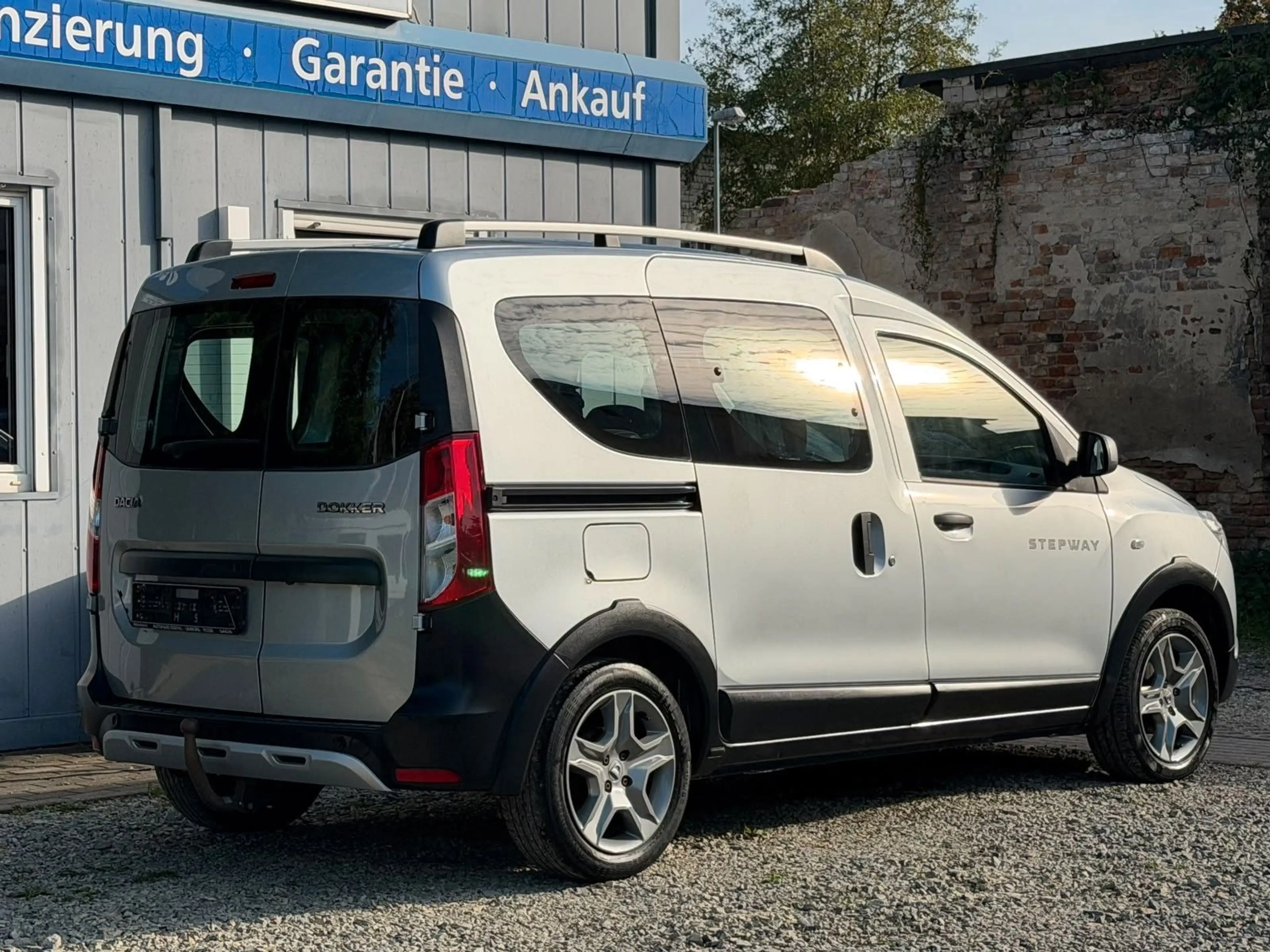 Dacia Dokker Stepway 1.6*1.Hand*AHK*Navi*Klima*SHZ — photo 14
