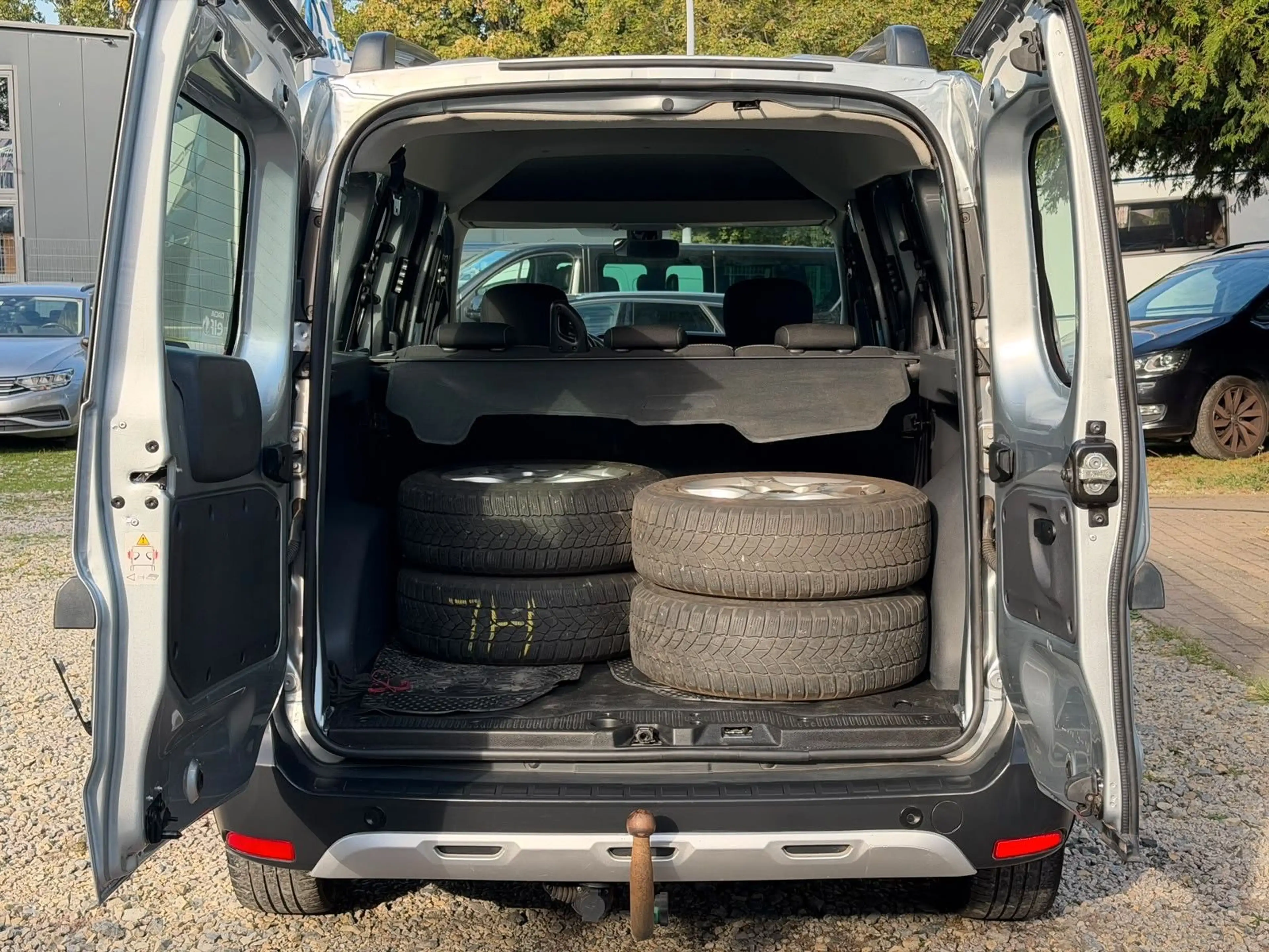 Dacia Dokker Stepway 1.6*1.Hand*AHK*Navi*Klima*SHZ — photo 13