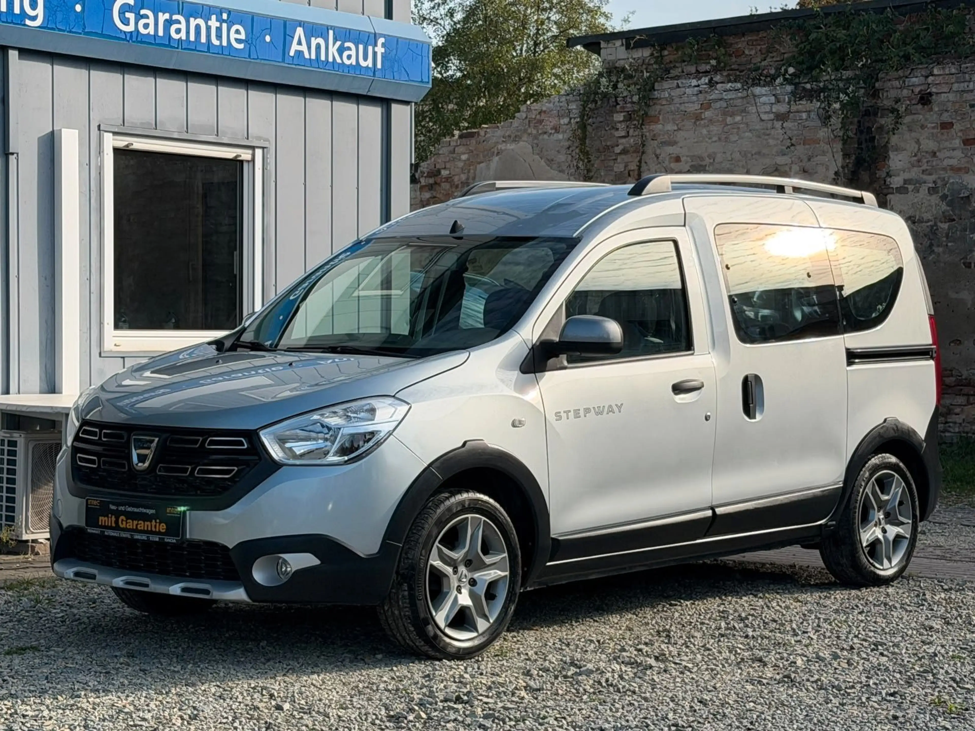 Dacia Dokker Stepway 1.6*1.Hand*AHK*Navi*Klima*SHZ — photo 8