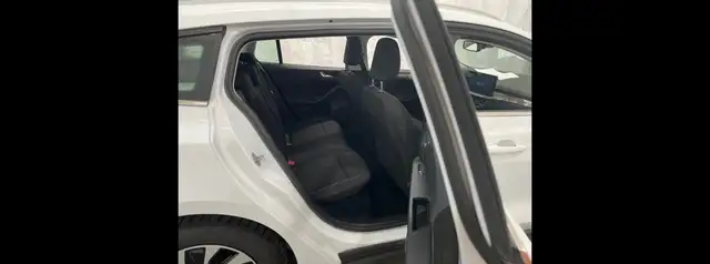Ford Focus view 10