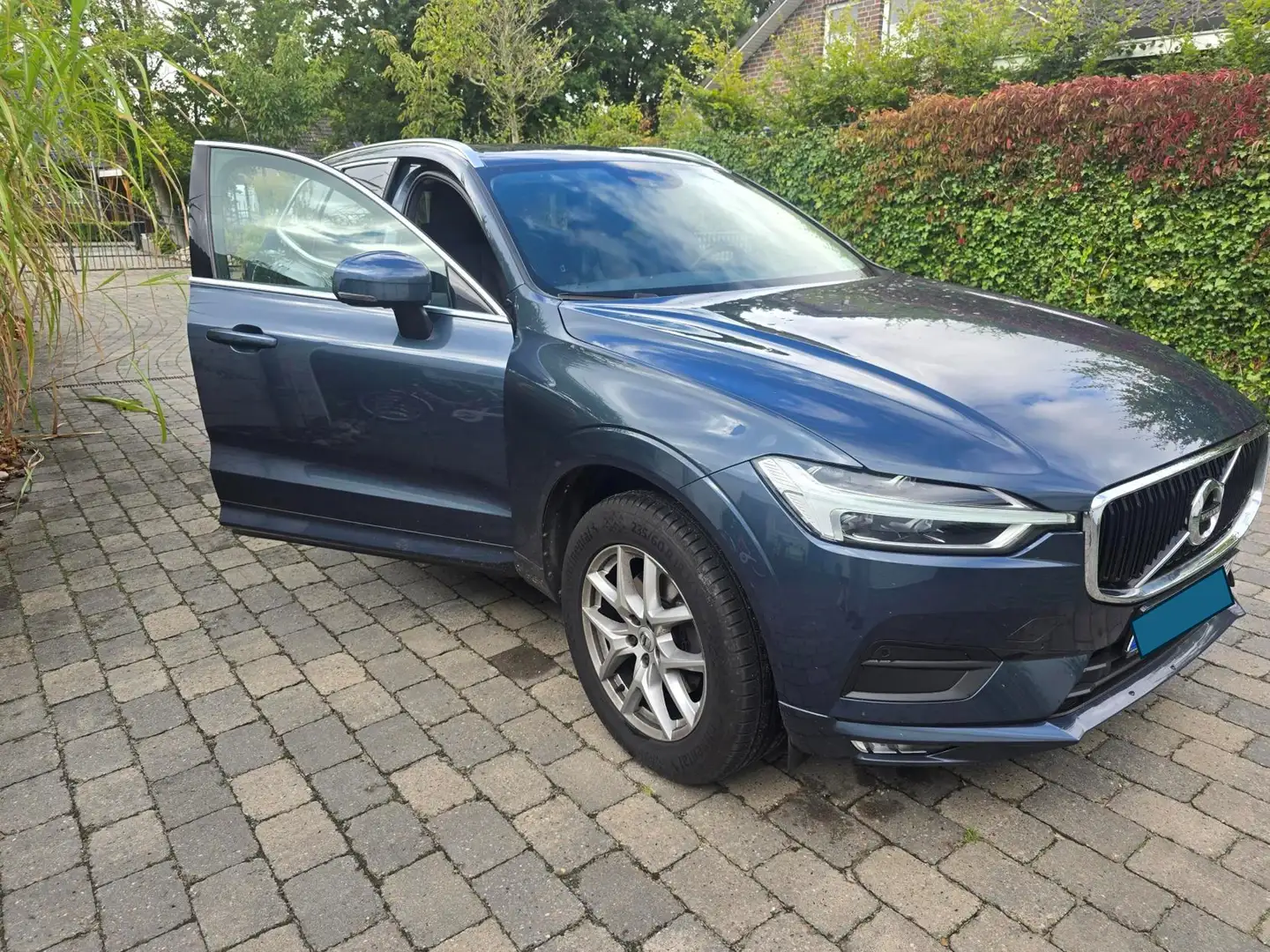 Volvo XC60 XC60 2.0 D4 Momentum Pro 2WD Blau - 1