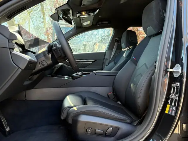 BMW 5 Series view 10