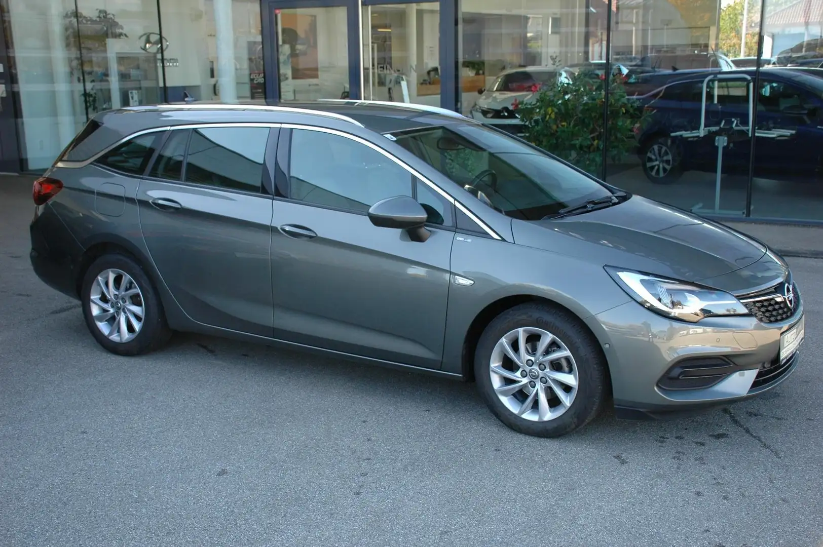 Opel Astra Sports Tourer 1,2 Turbo Direct Inj. Elegance Grau - 2