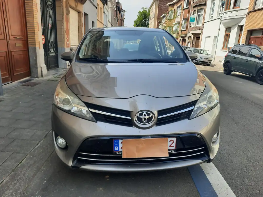 Toyota Corolla Verso 2016 из Европы — купить под ключ