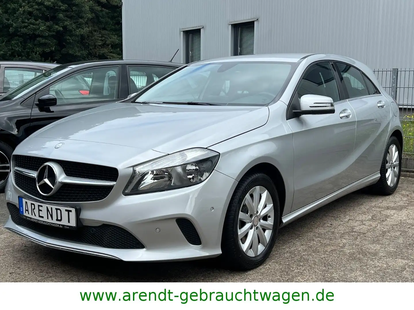 Mercedes-Benz A 180 A -Klasse A 180*AUTOMATIK/SHZ/NAVI/PDC* Silber - 1