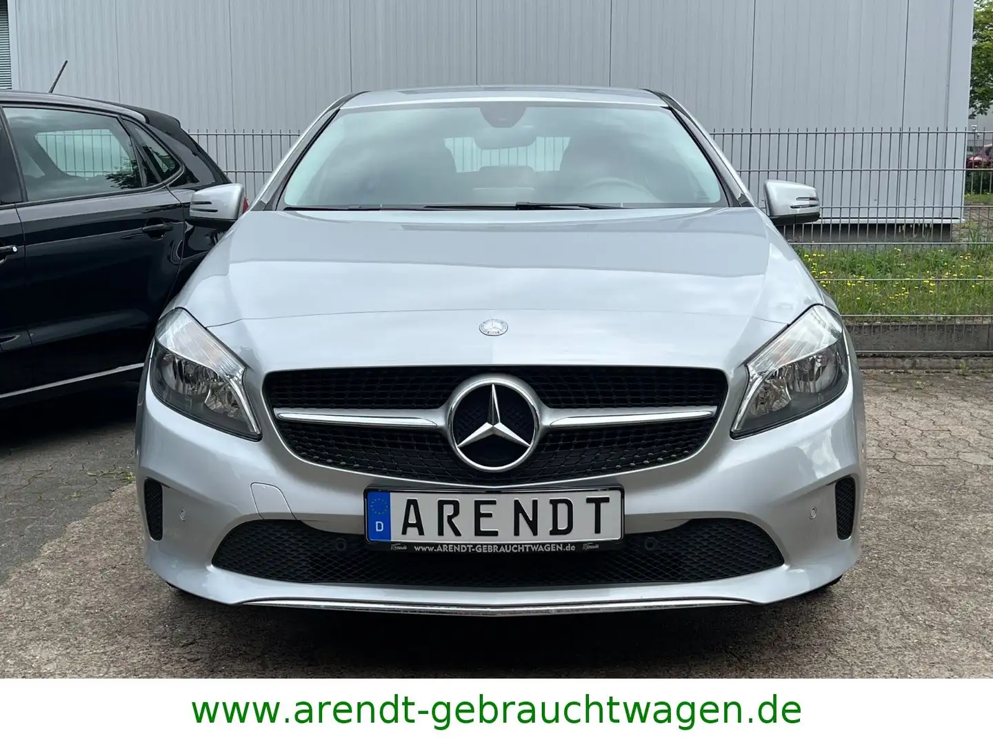 Mercedes-Benz A 180 A -Klasse A 180*AUTOMATIK/SHZ/NAVI/PDC* Silber - 2